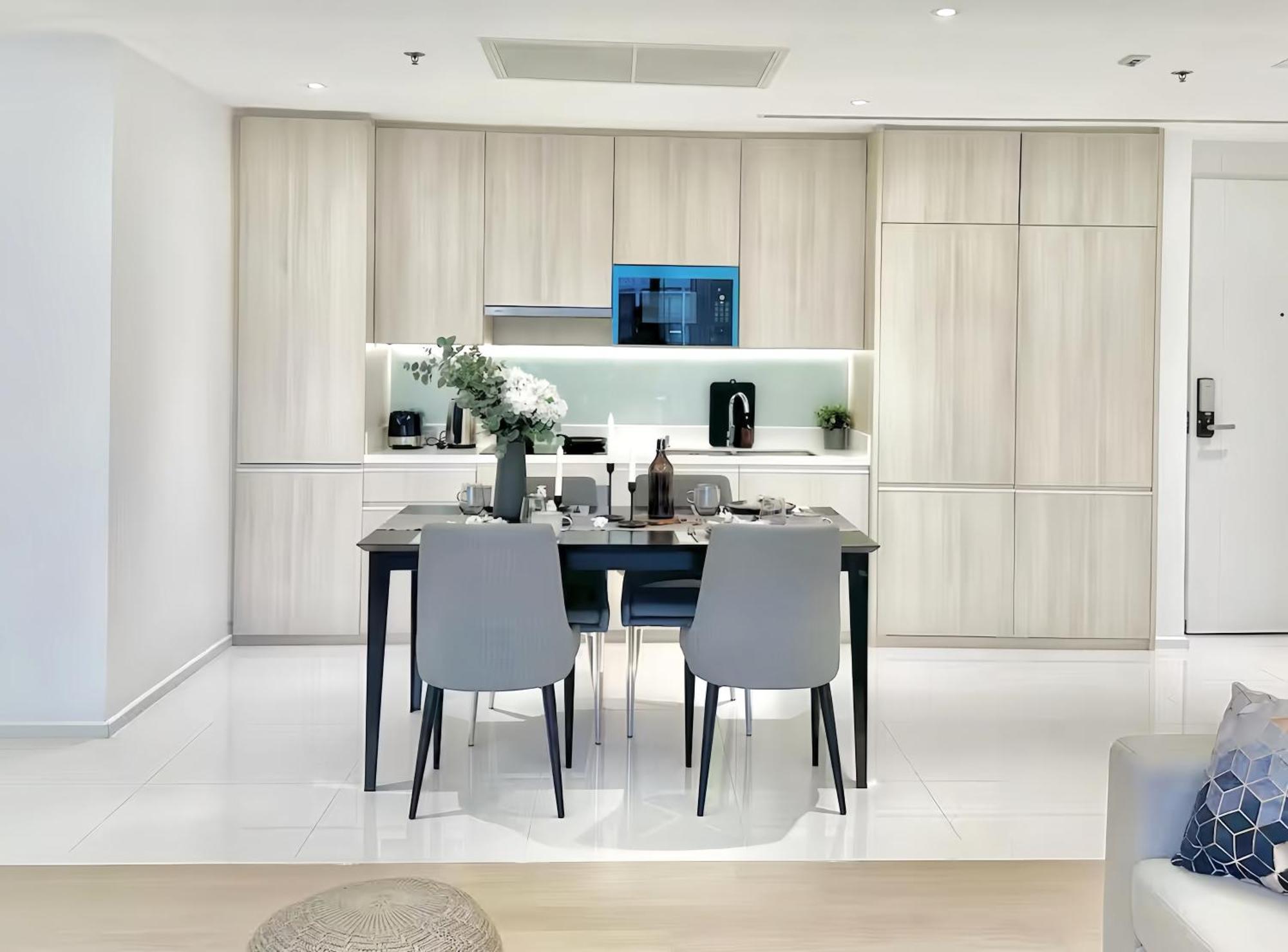 Circle Sukhumvit 11 Apartment *