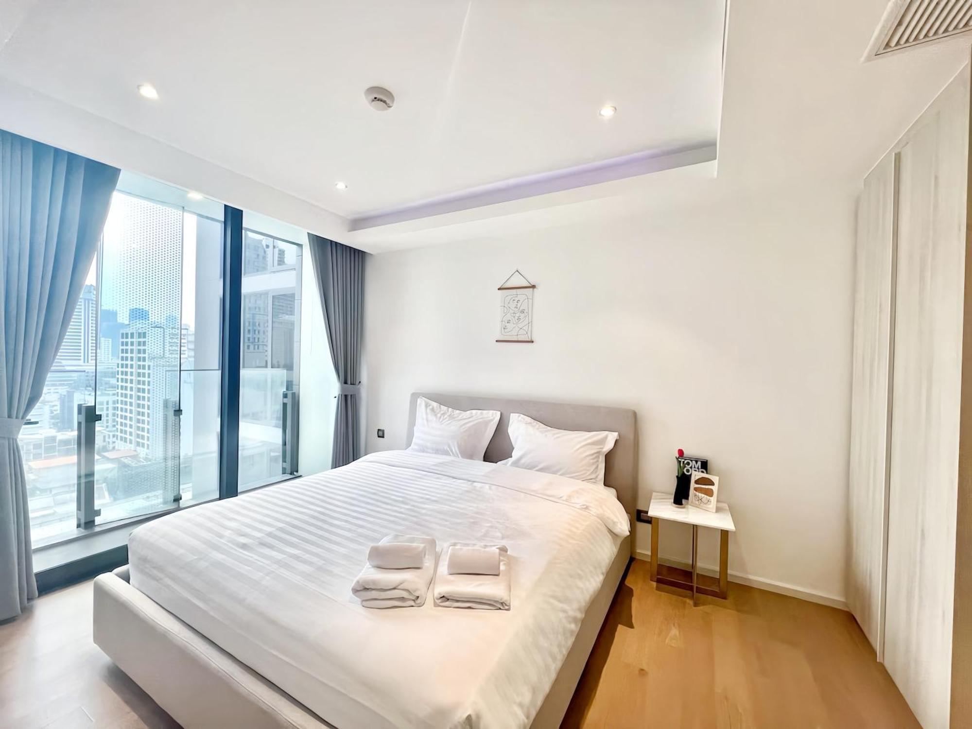Circle Sukhumvit 11 Apartment *