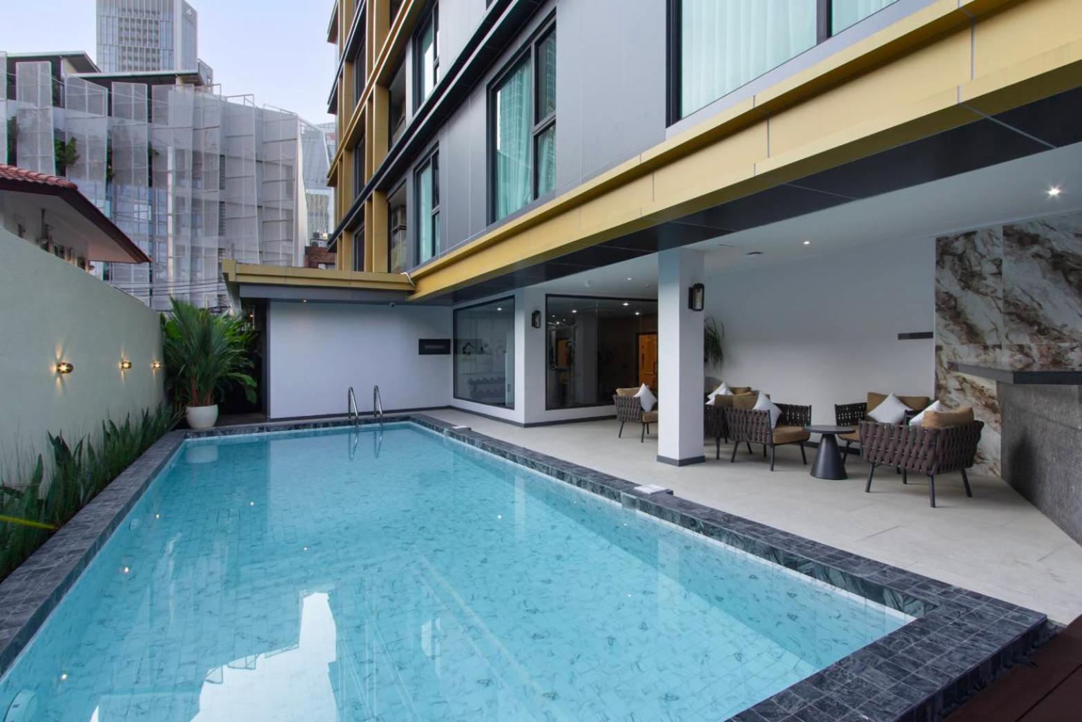 Aquila 4*