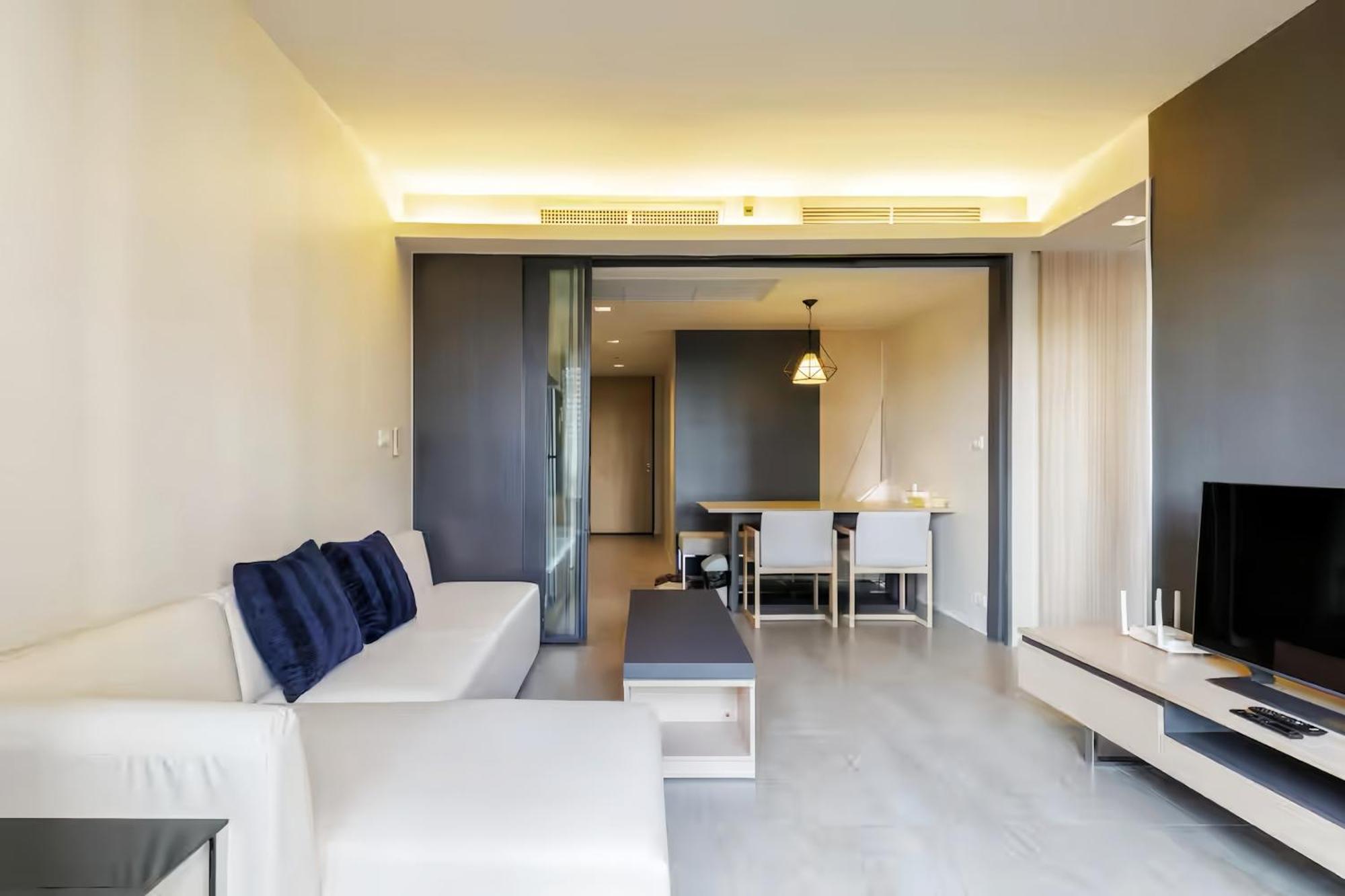 Circle S Sukhumvit 12 *