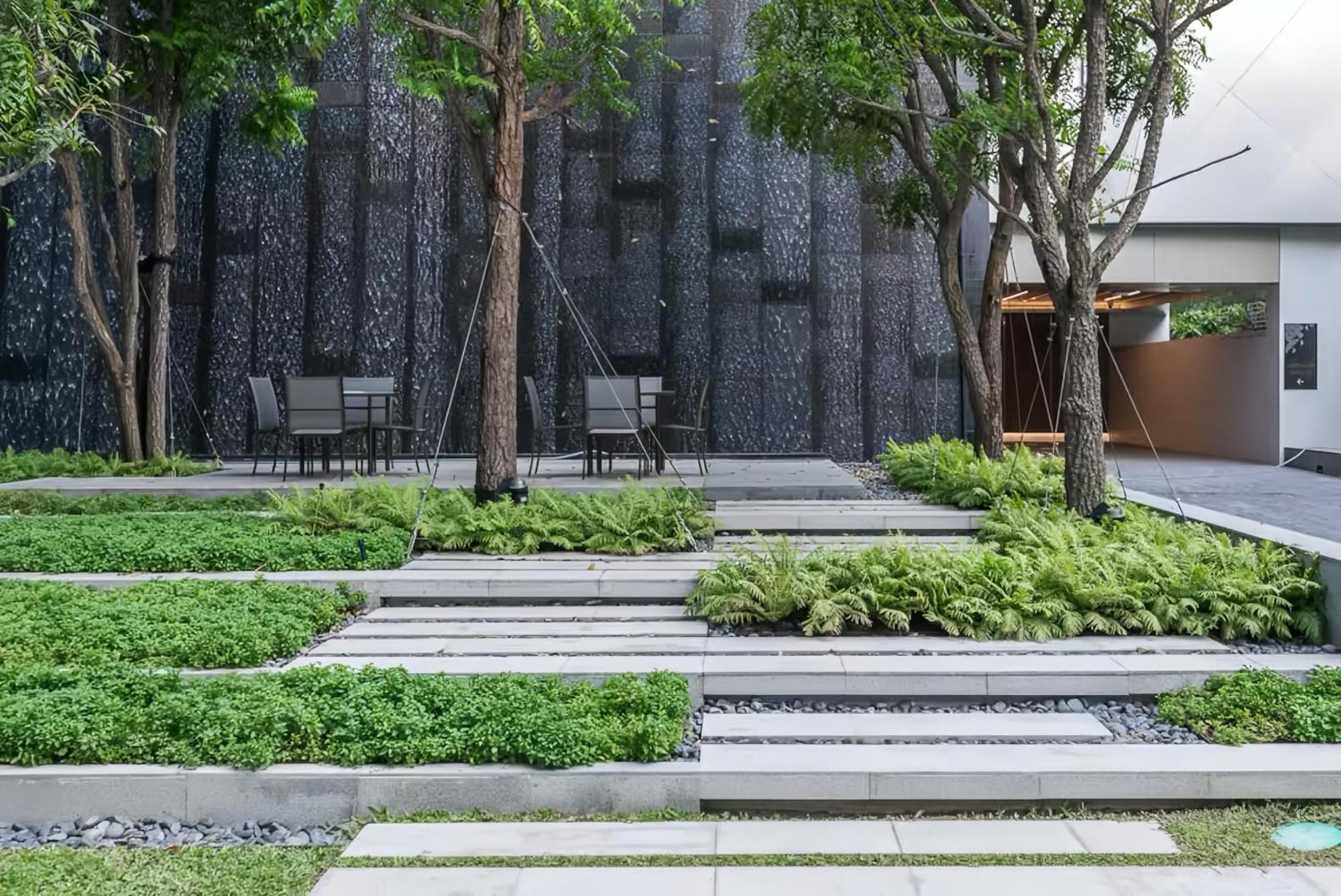 Hyde Sukhumvit 11 Apartment *