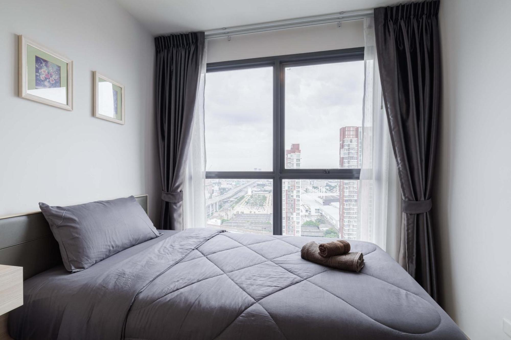 Modern 2br Near Bts With Pool & Workspace * Bangkok