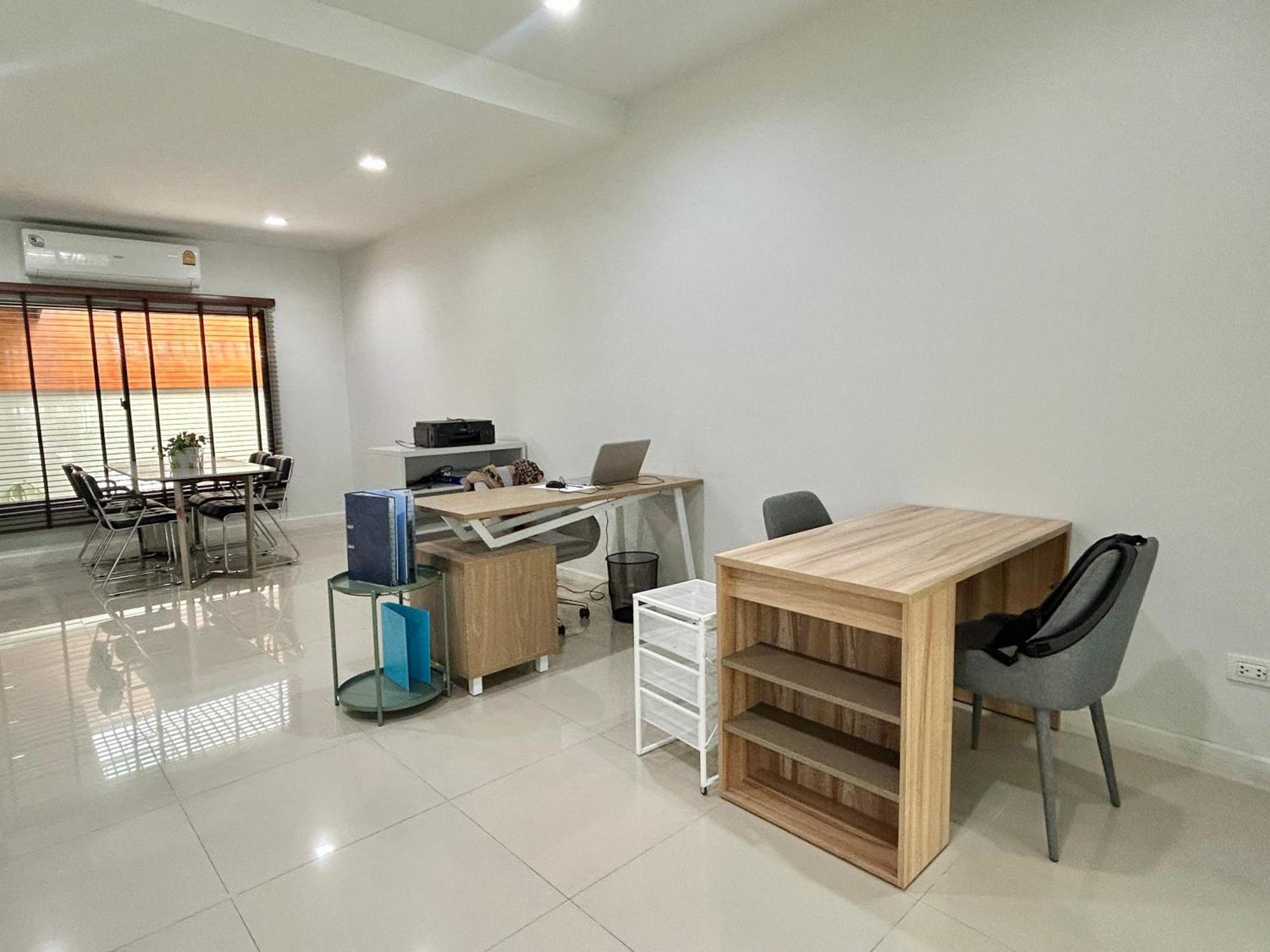 3 Bedrooms Townhome Near Mega Bangna * Bangkok