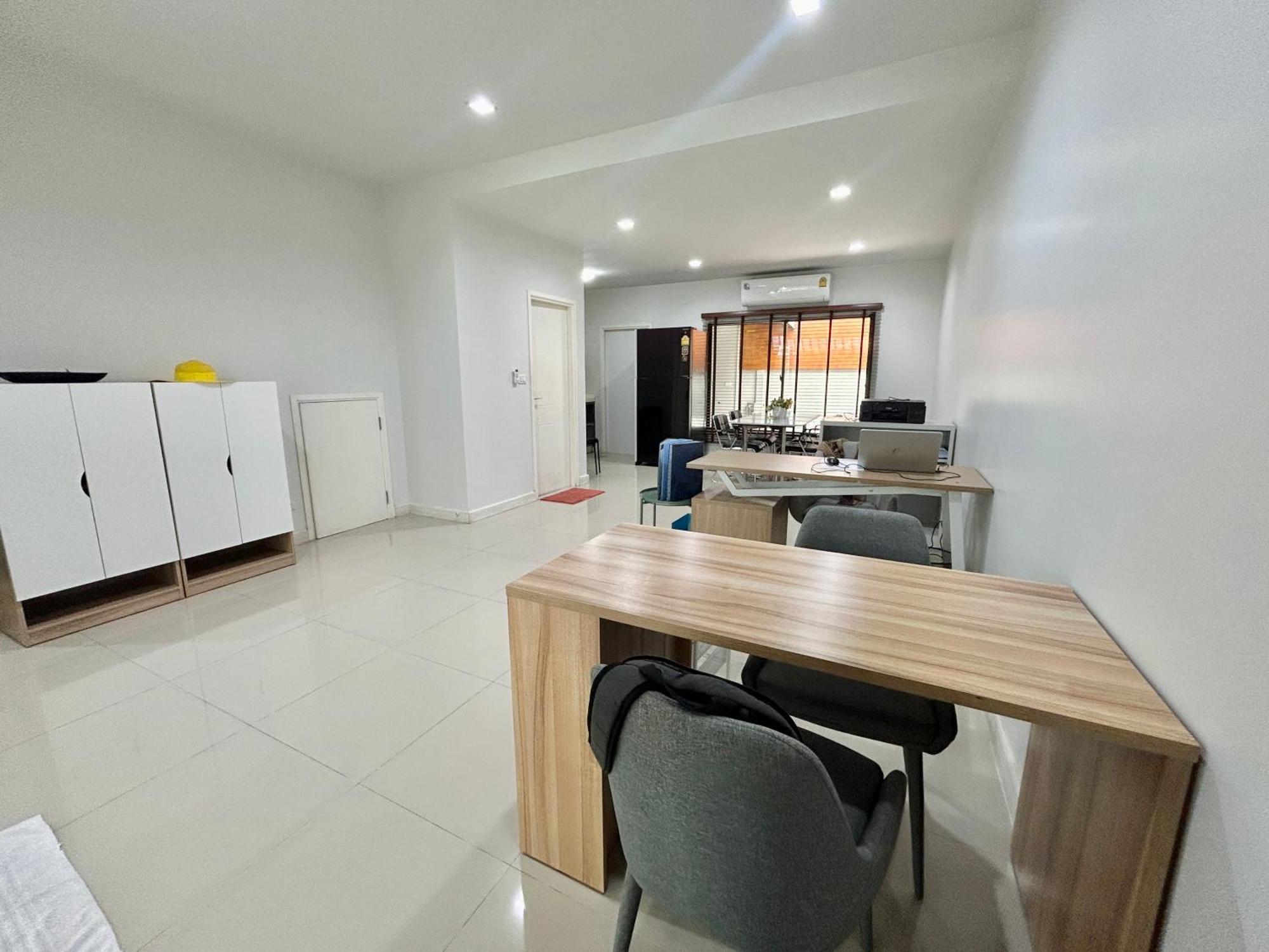 3 Bedrooms Townhome Near Mega Bangna *