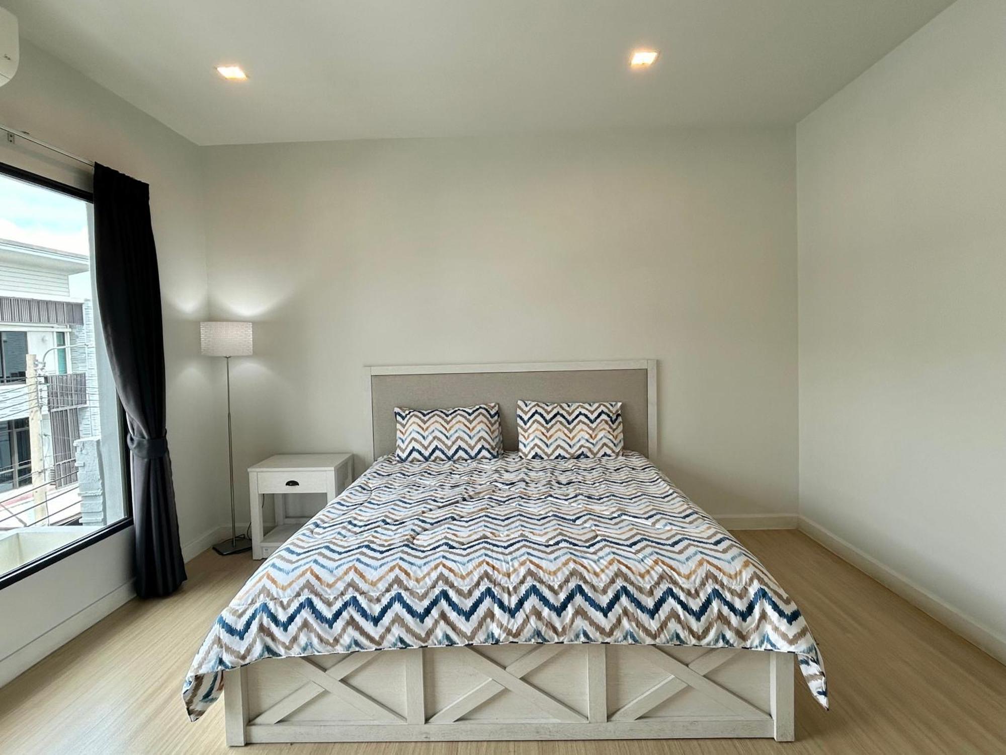 3 Bedrooms Townhome Near Mega Bangna