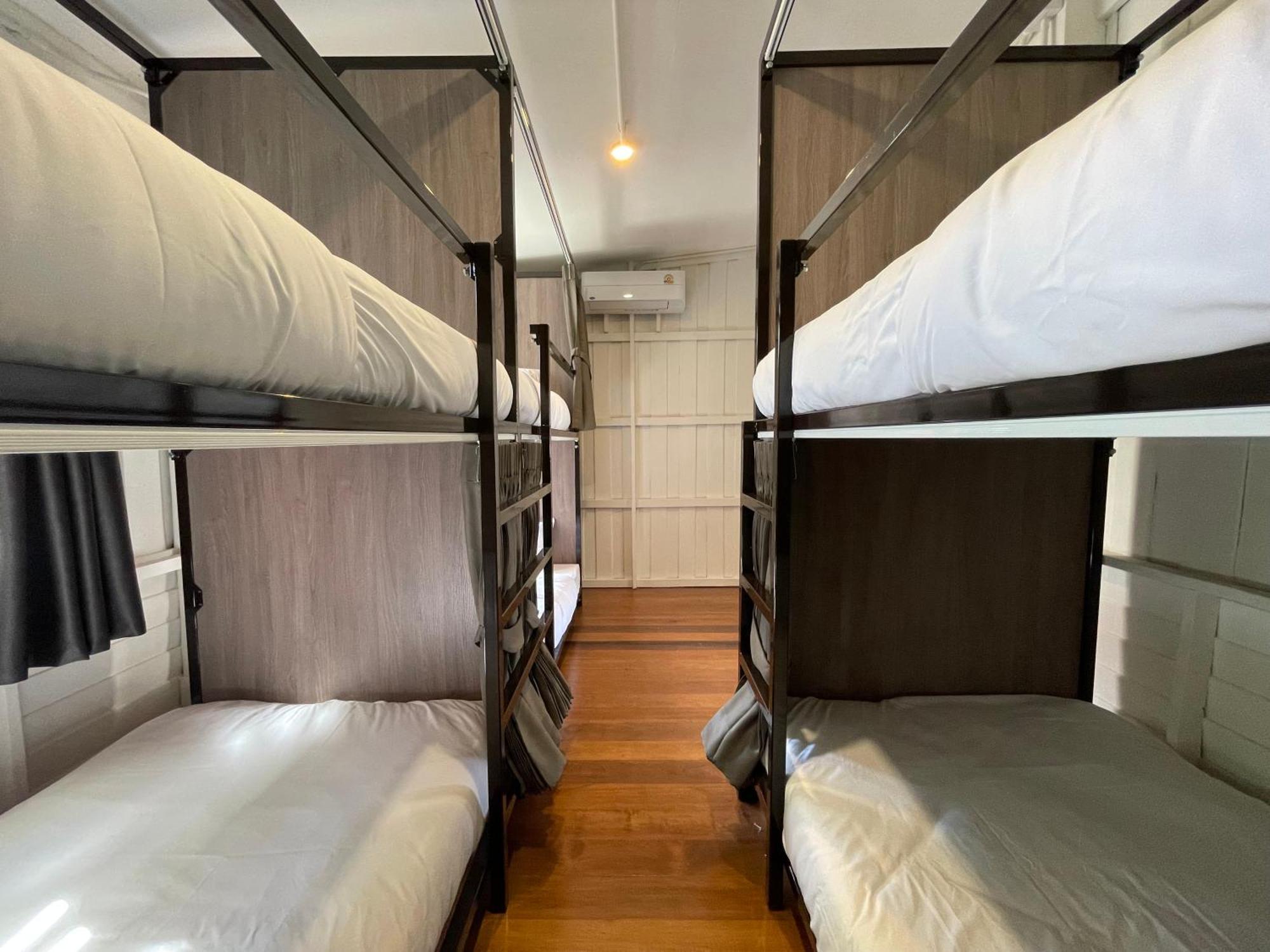 Green Cabin Hostel *