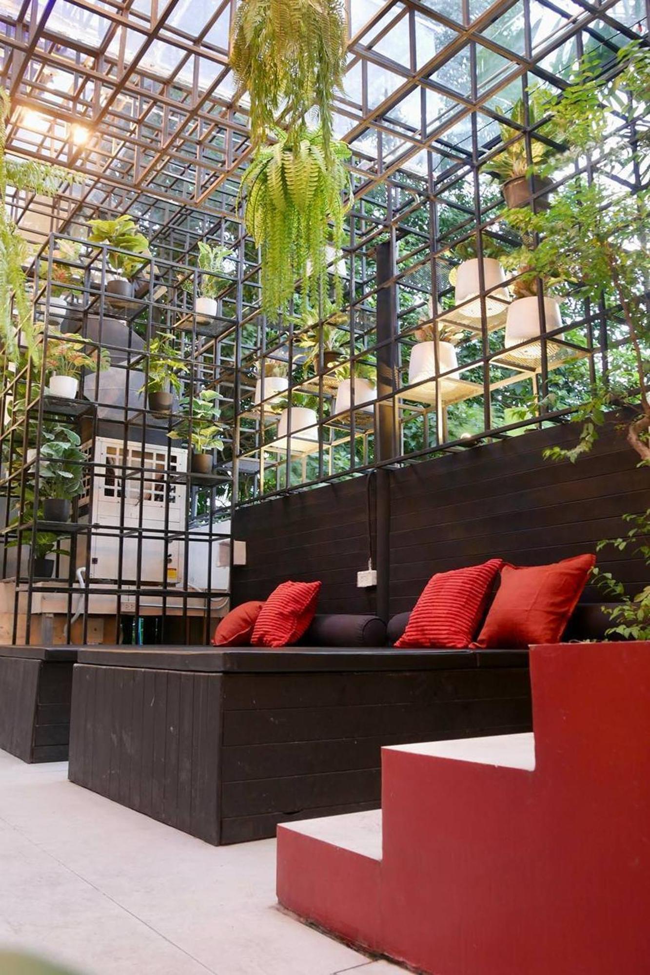Blu Gay Poshtel