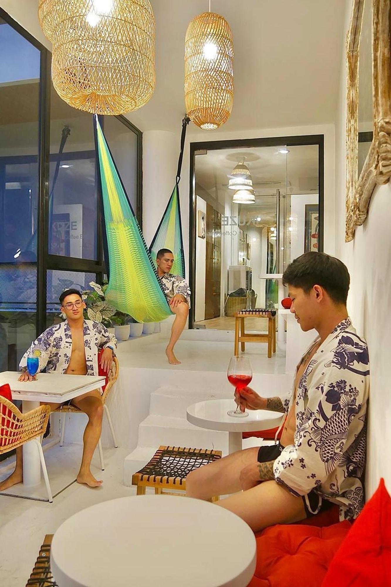 Blu Gay Poshtel *