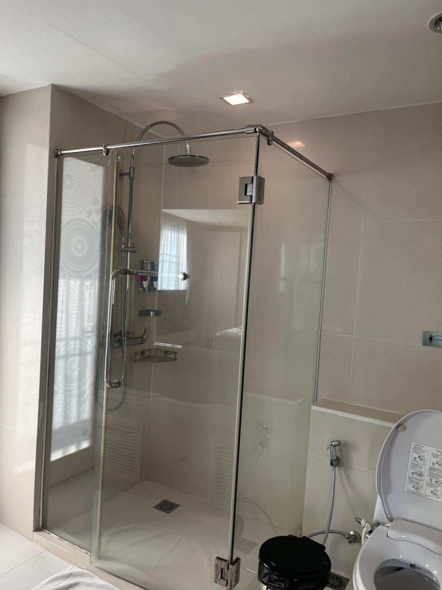 Spacious Bedroom- 2 Mins From Train Station Apartment *