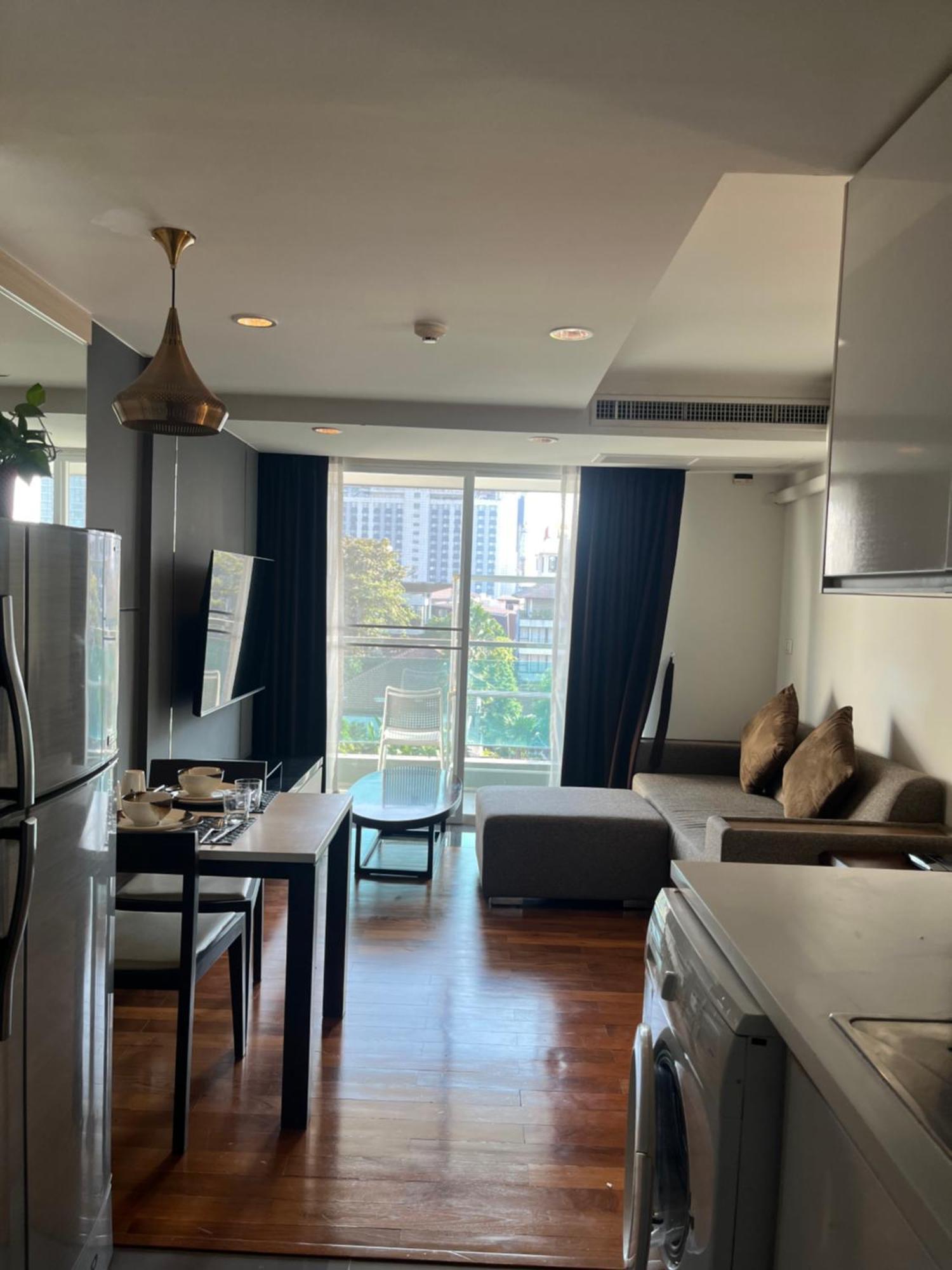 Apartment Spacious Bedroom- 2 Mins From Train Station Bangkok