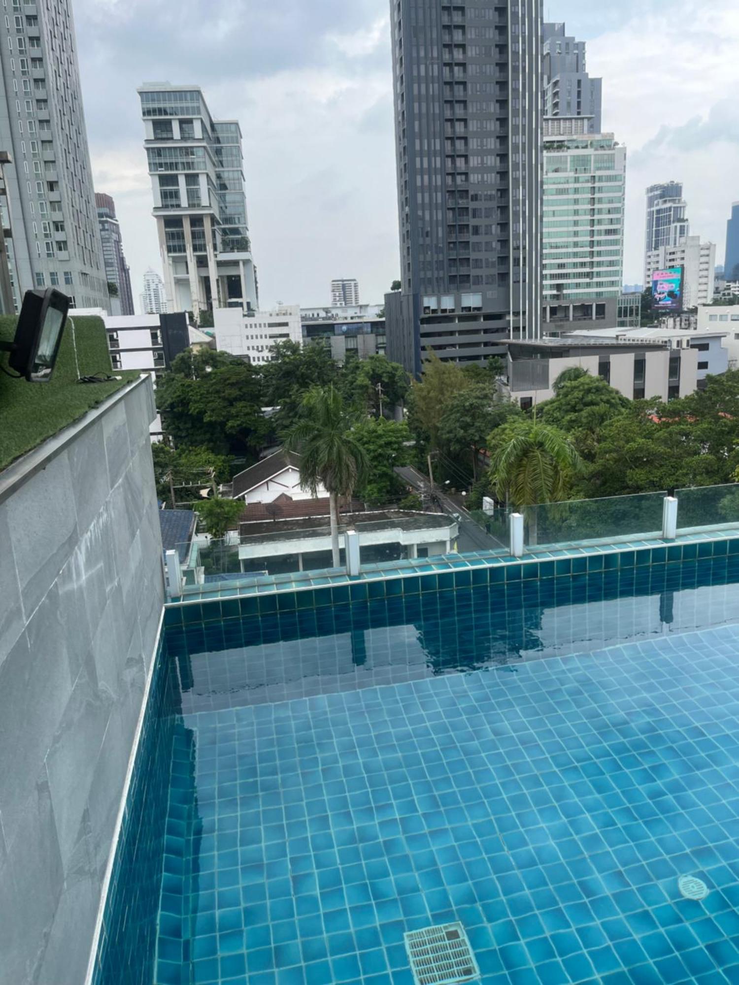 Spacious Bedroom- 2 Mins From Train Station Apartment Bangkok