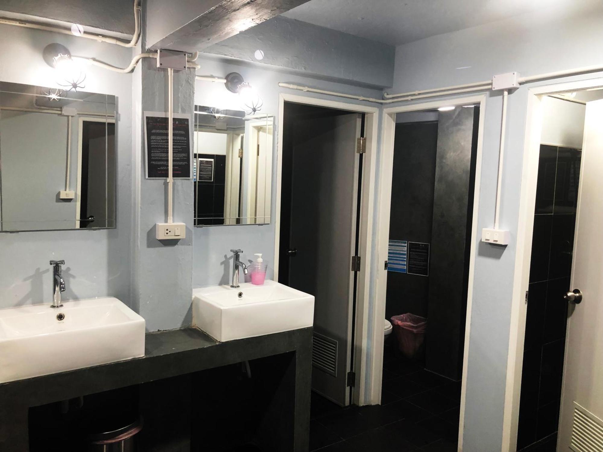 Revolution Khao San By The Bliss Hostel Bangkok