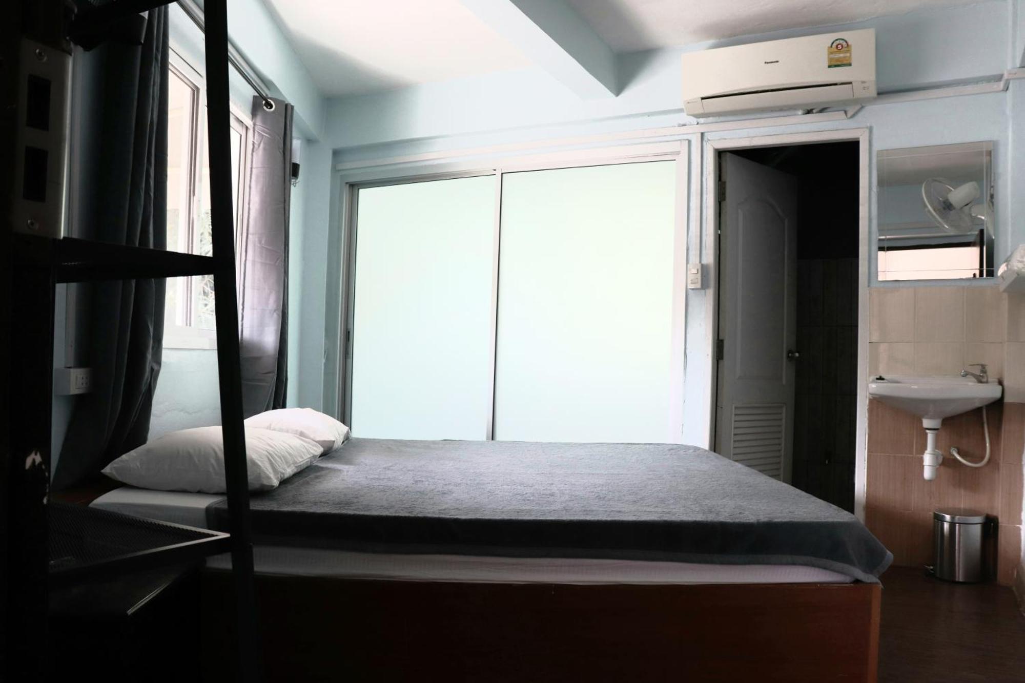Hostel Revolution Khao San By The Bliss Bangkok
