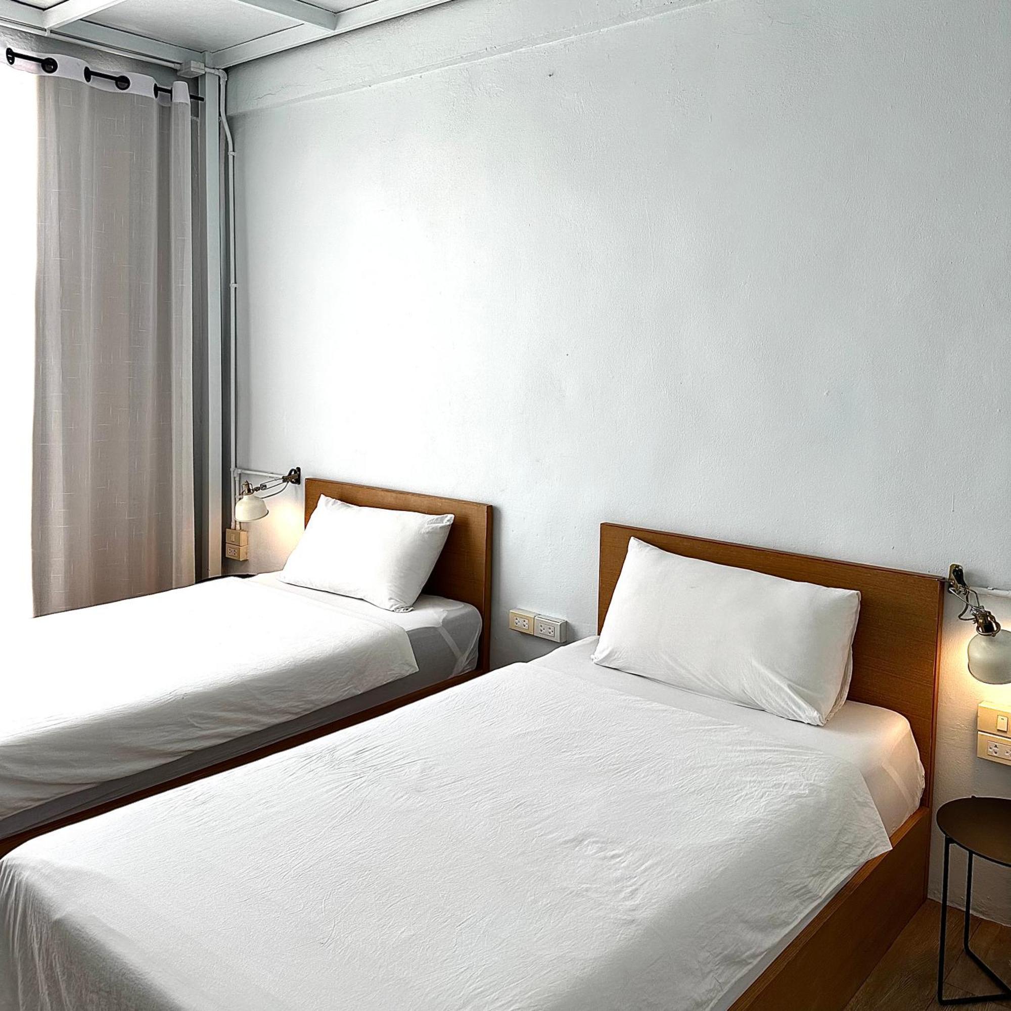 Beige Poshtels + Netflix * Bangkok