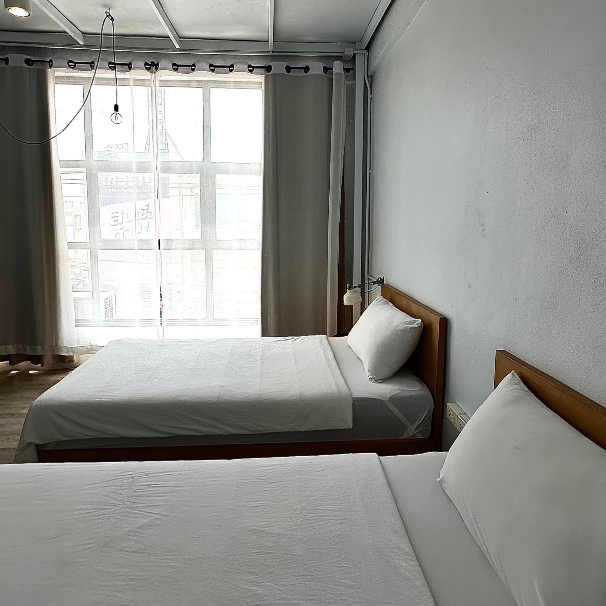 Beige Poshtels + Netflix Bangkok