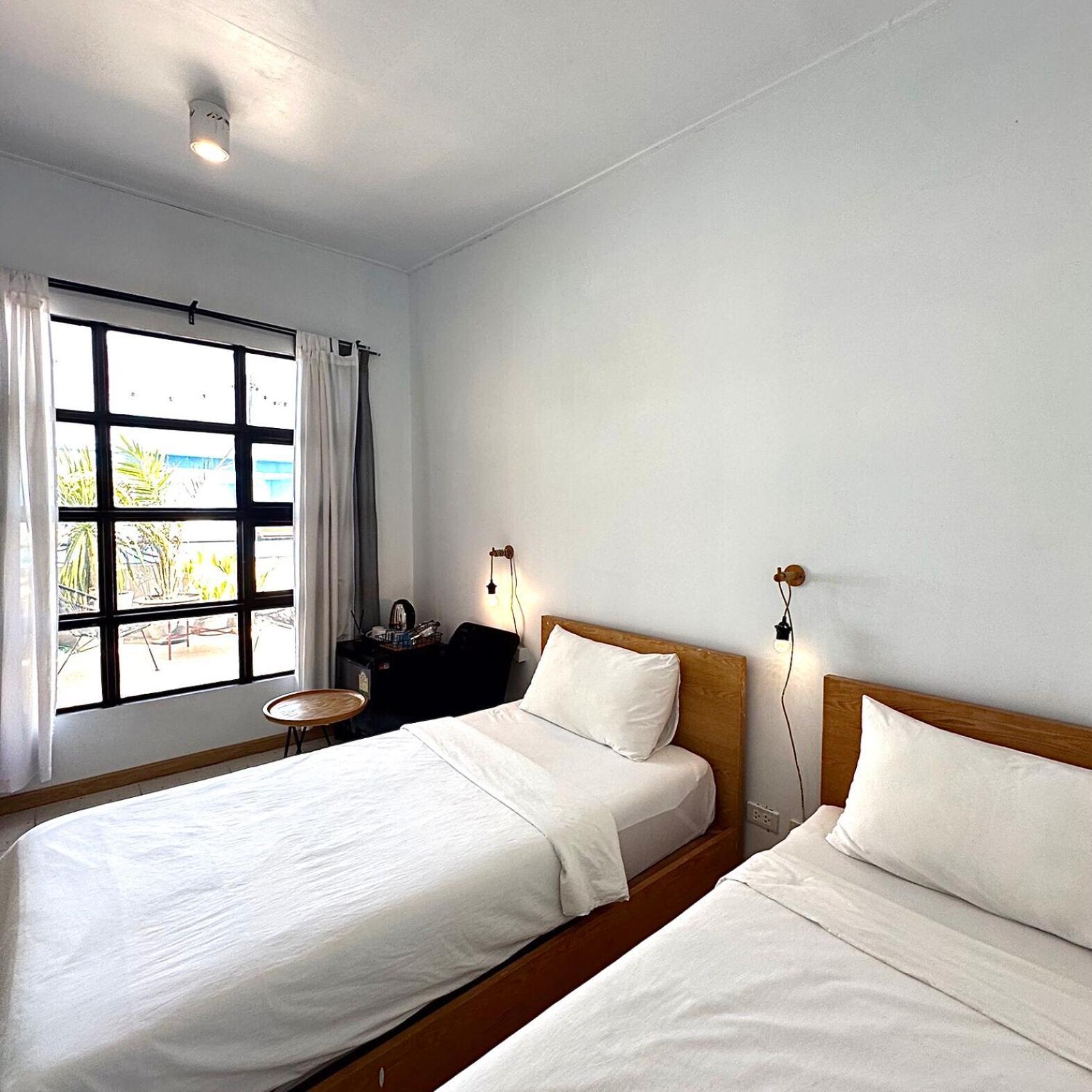 Beige Poshtels + Netflix