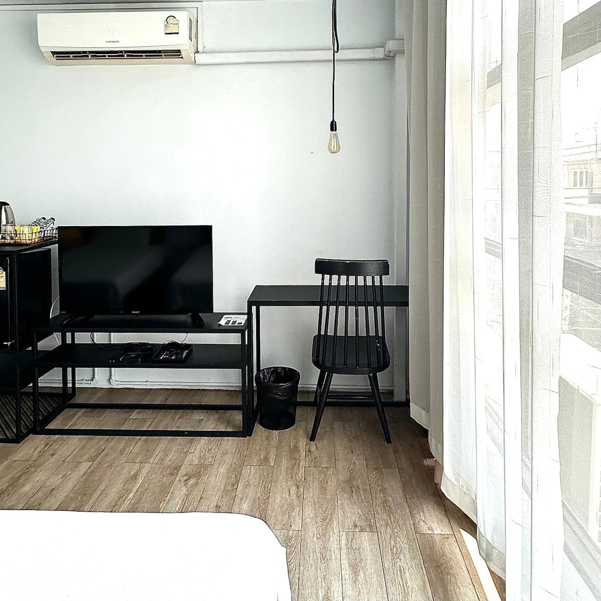 Beige Poshtels + Netflix Hostel