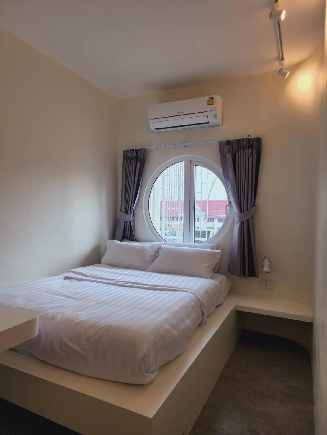 Line Hostel Bangkok