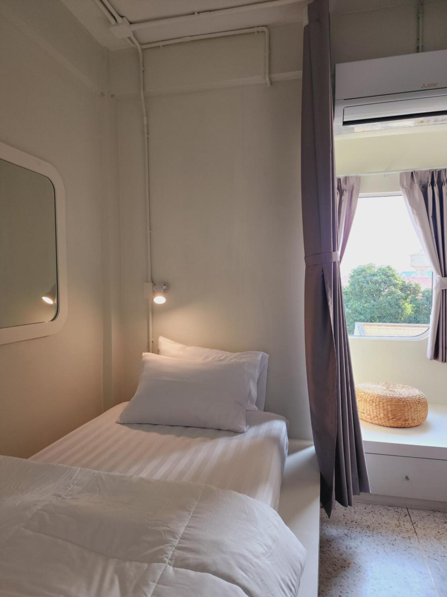 Line Hostel *