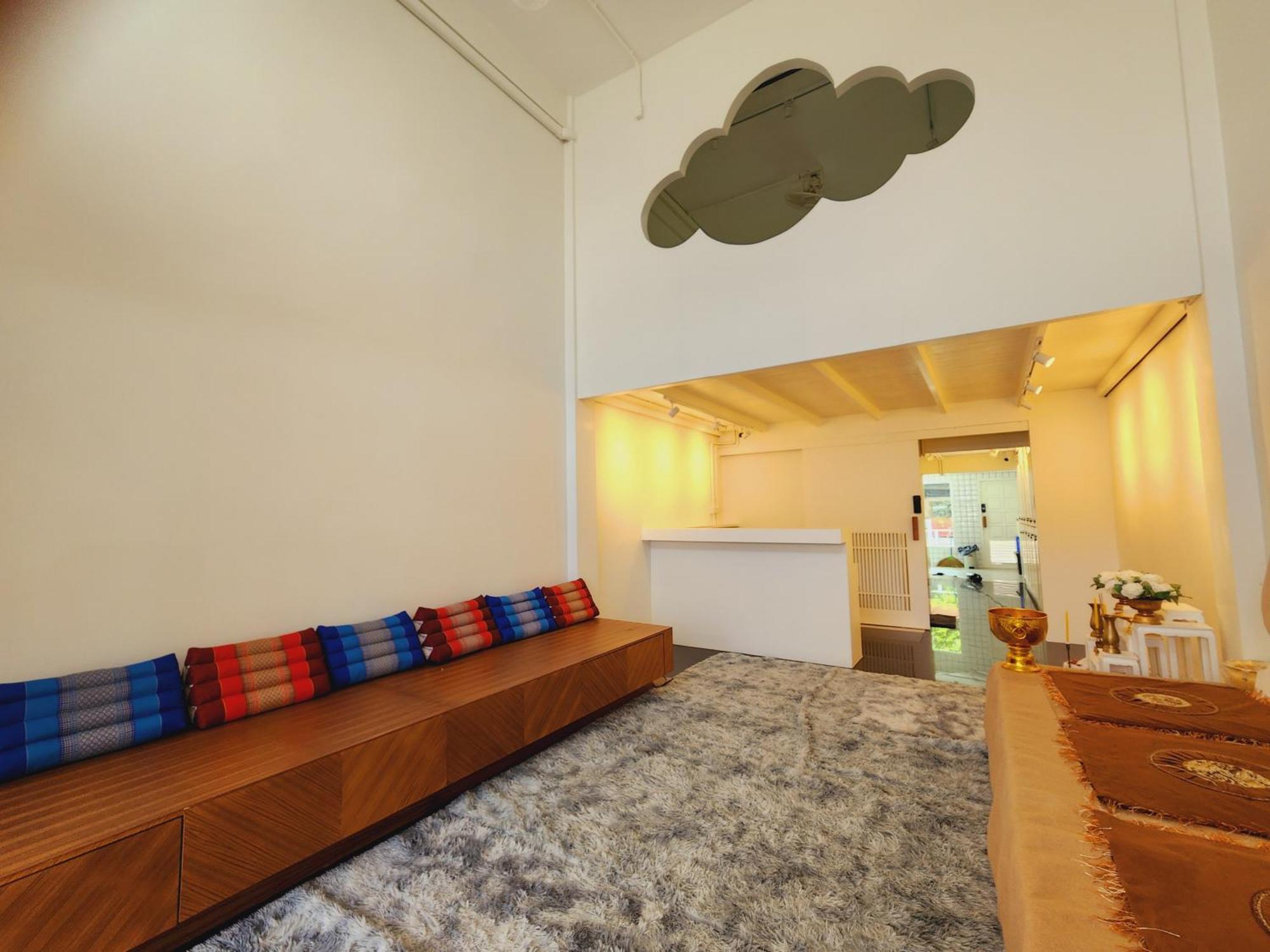 Line Hostel *