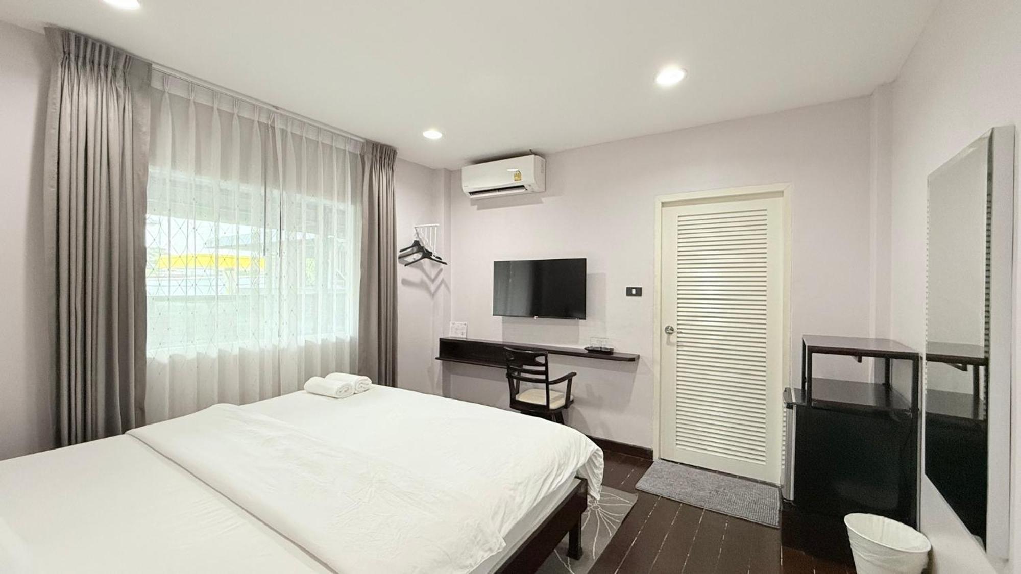 Issara House