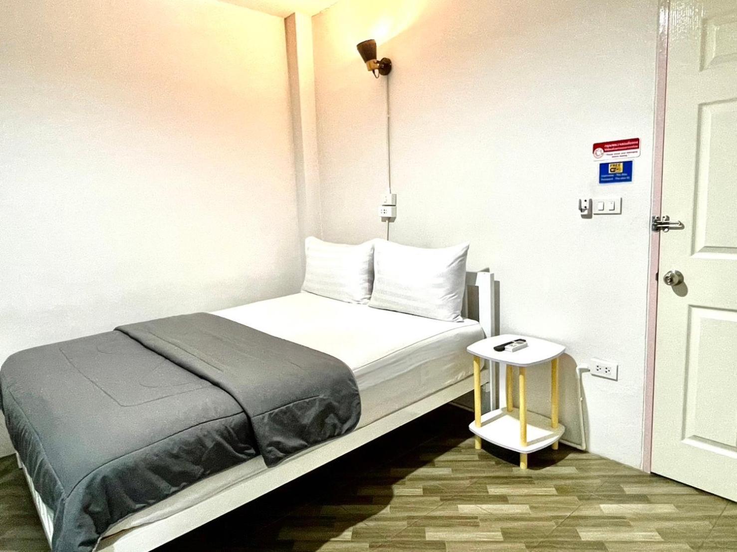 Hostel The Alex *