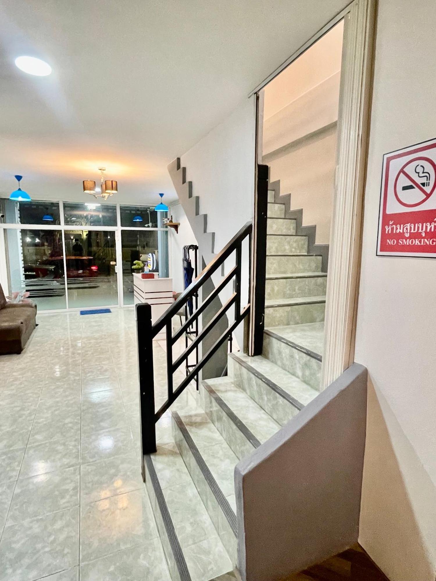 Hostel The Alex *