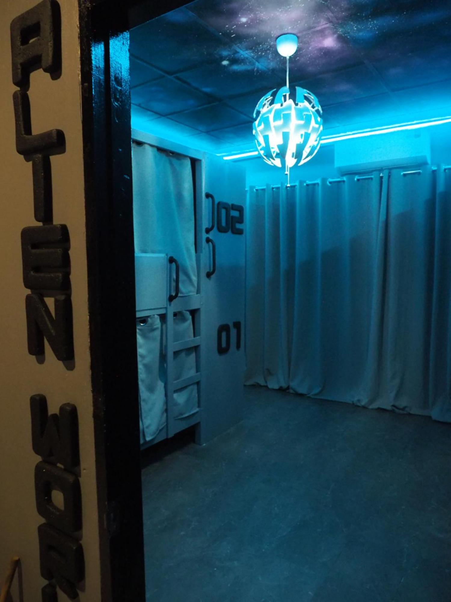 Hostel Doctor Alien Don Mueang *
