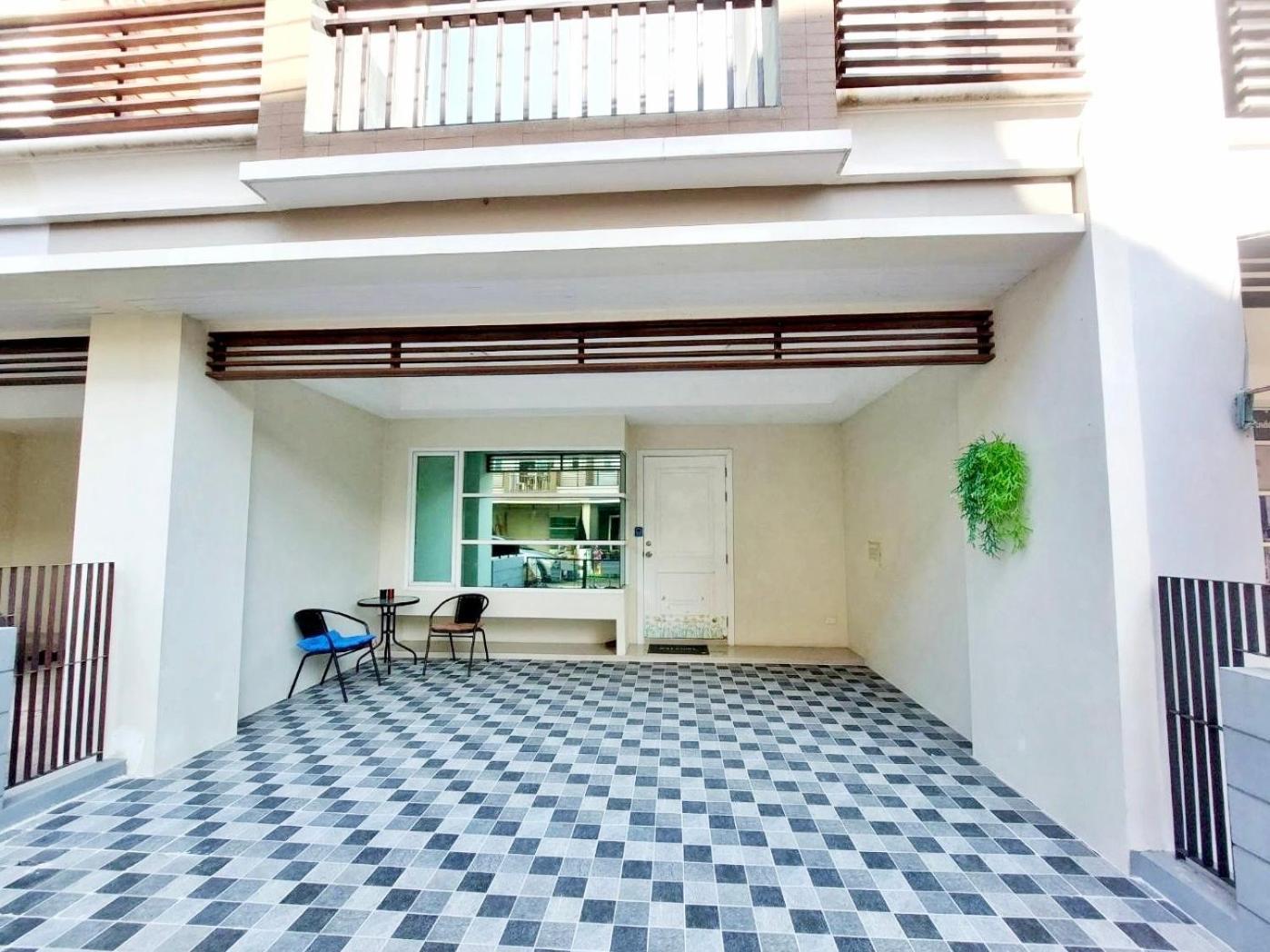 Areehouse 300平方 獨棟別墅 家庭首選 近7-11 超市 Mrt Villa Bangkok