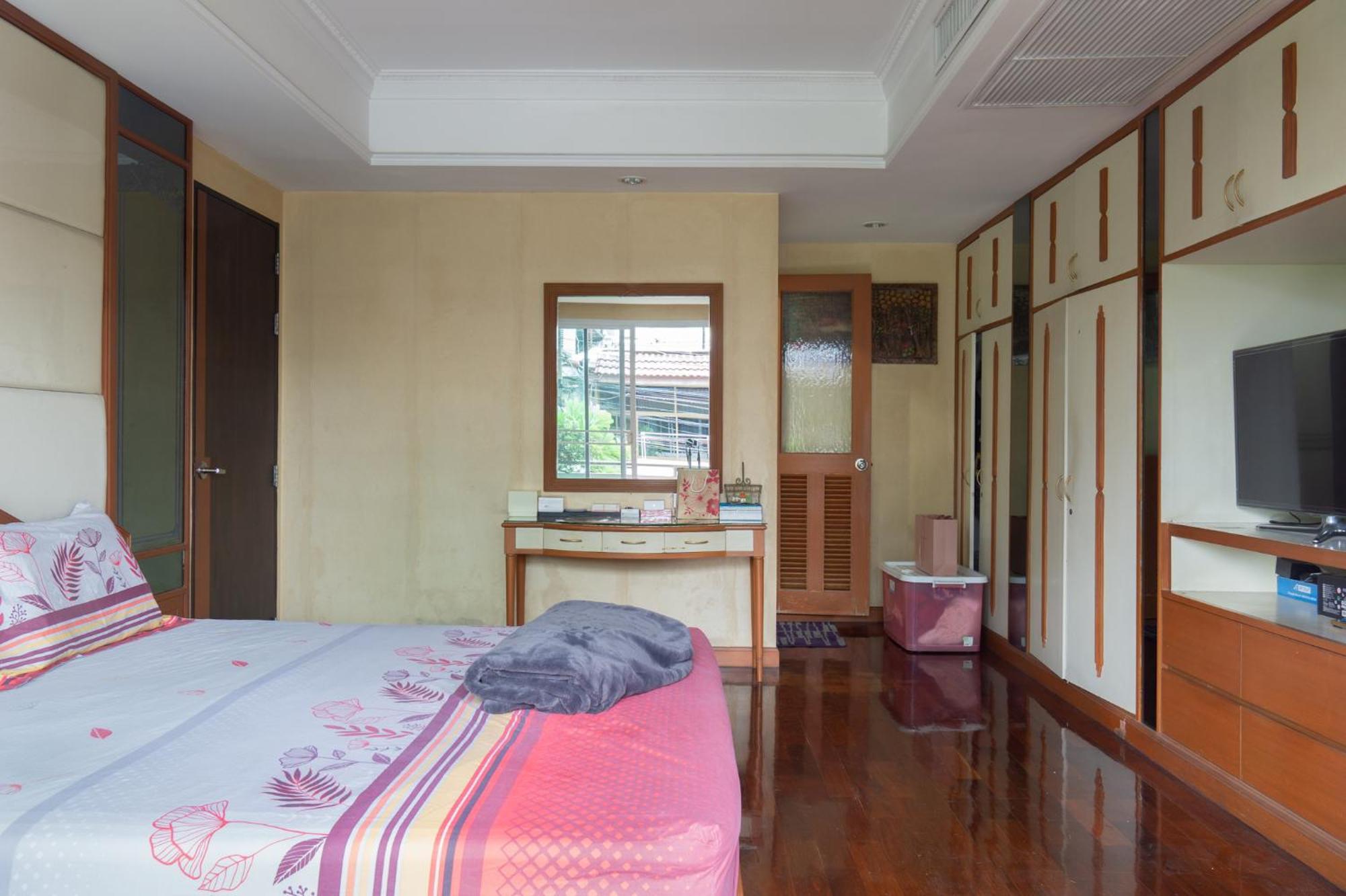 Villa Luxury 4 Kingsize Bedrooms - & Modern Sukhumvit Bangkok