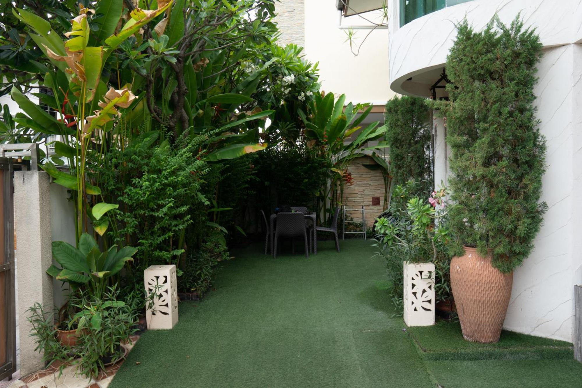 Villa Luxury 4 Kingsize Bedrooms - & Modern Sukhumvit Bangkok