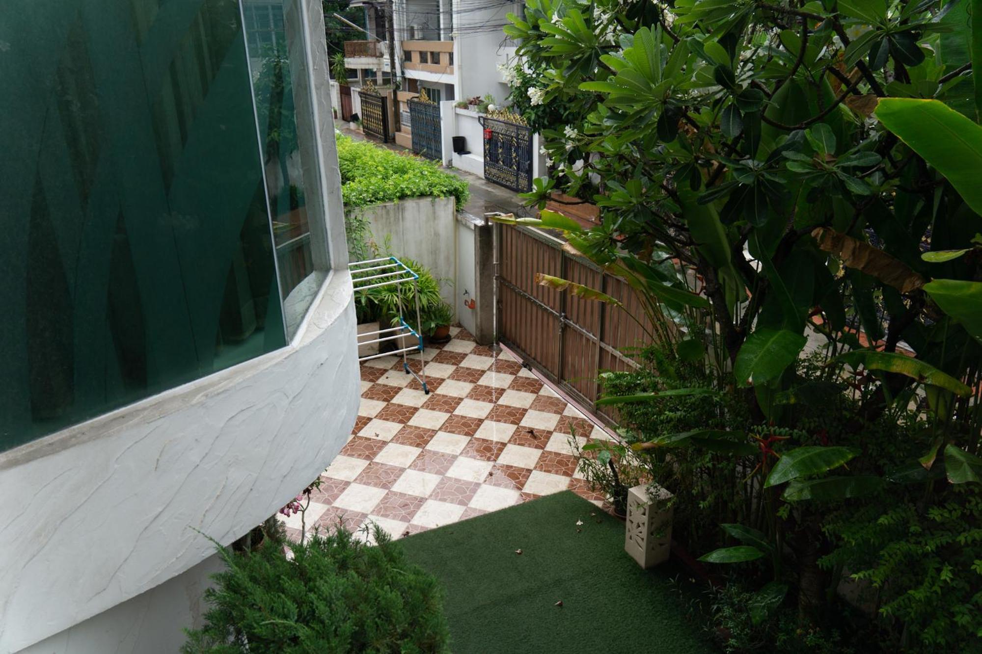 Luxury 4 Kingsize Bedrooms - & Modern Sukhumvit Villa Bangkok