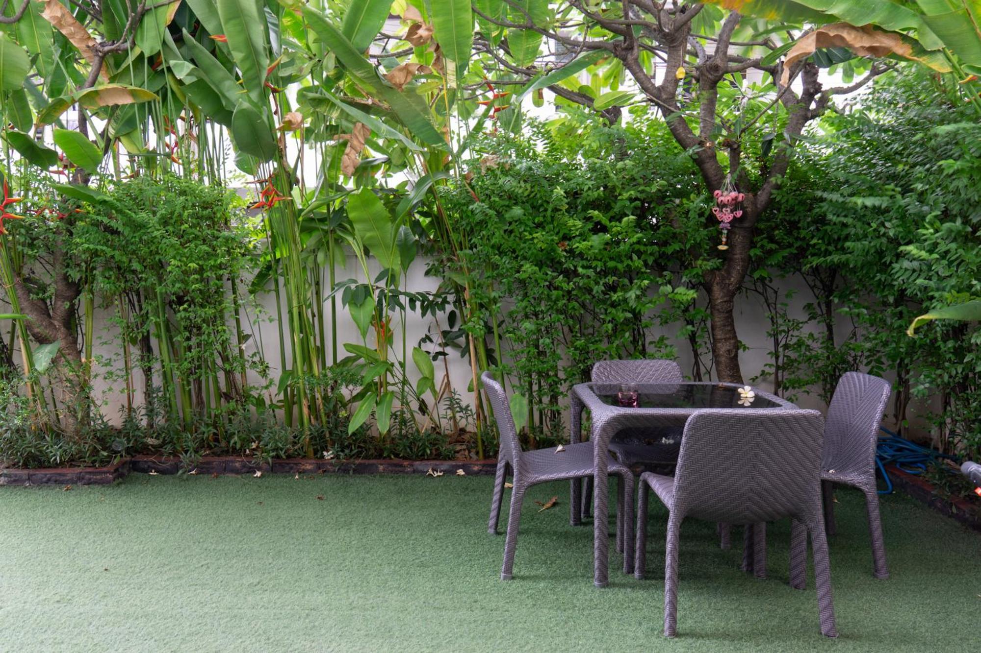 Luxury 4 Kingsize Bedrooms - & Modern Sukhumvit Villa