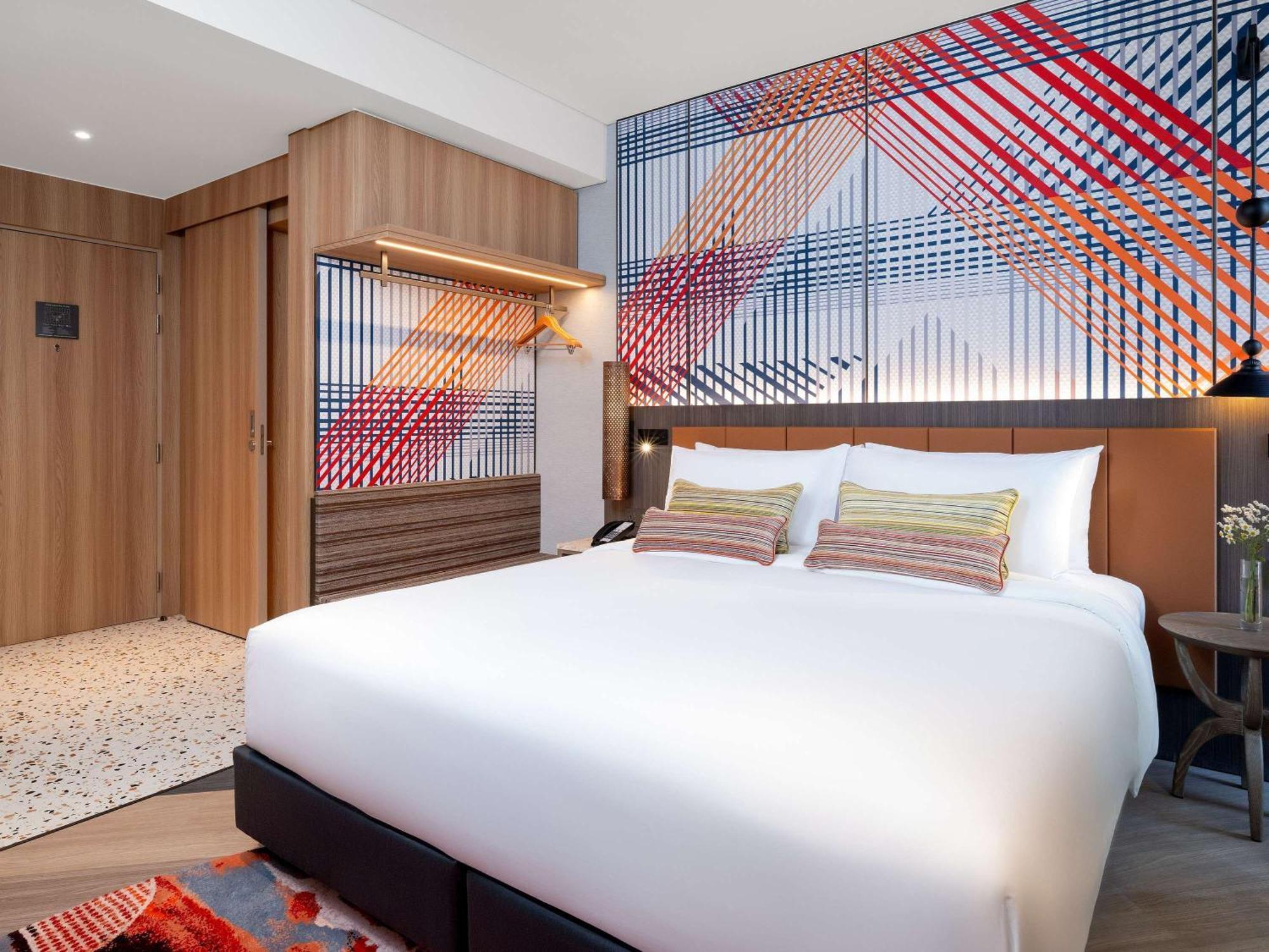 Mercure Surawong Hotel 4*