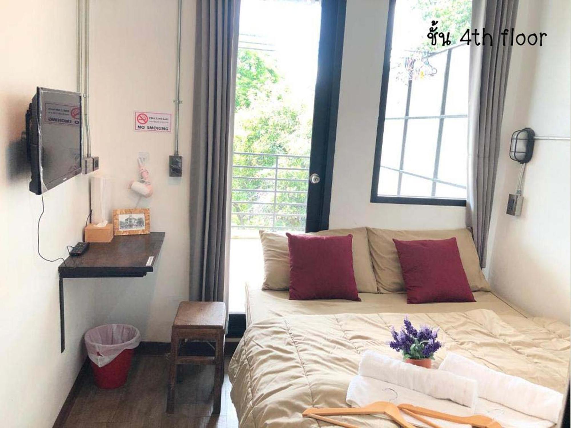 Feel Good Bangkok Hostel