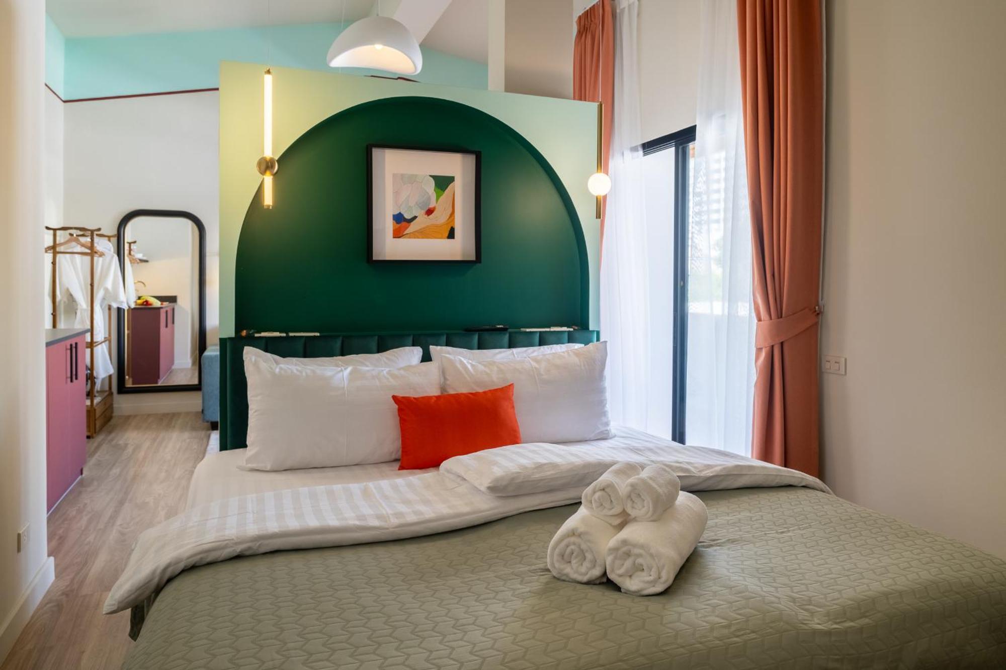 Axis Bangkok - Near Queen Sirikit National Convention Center *