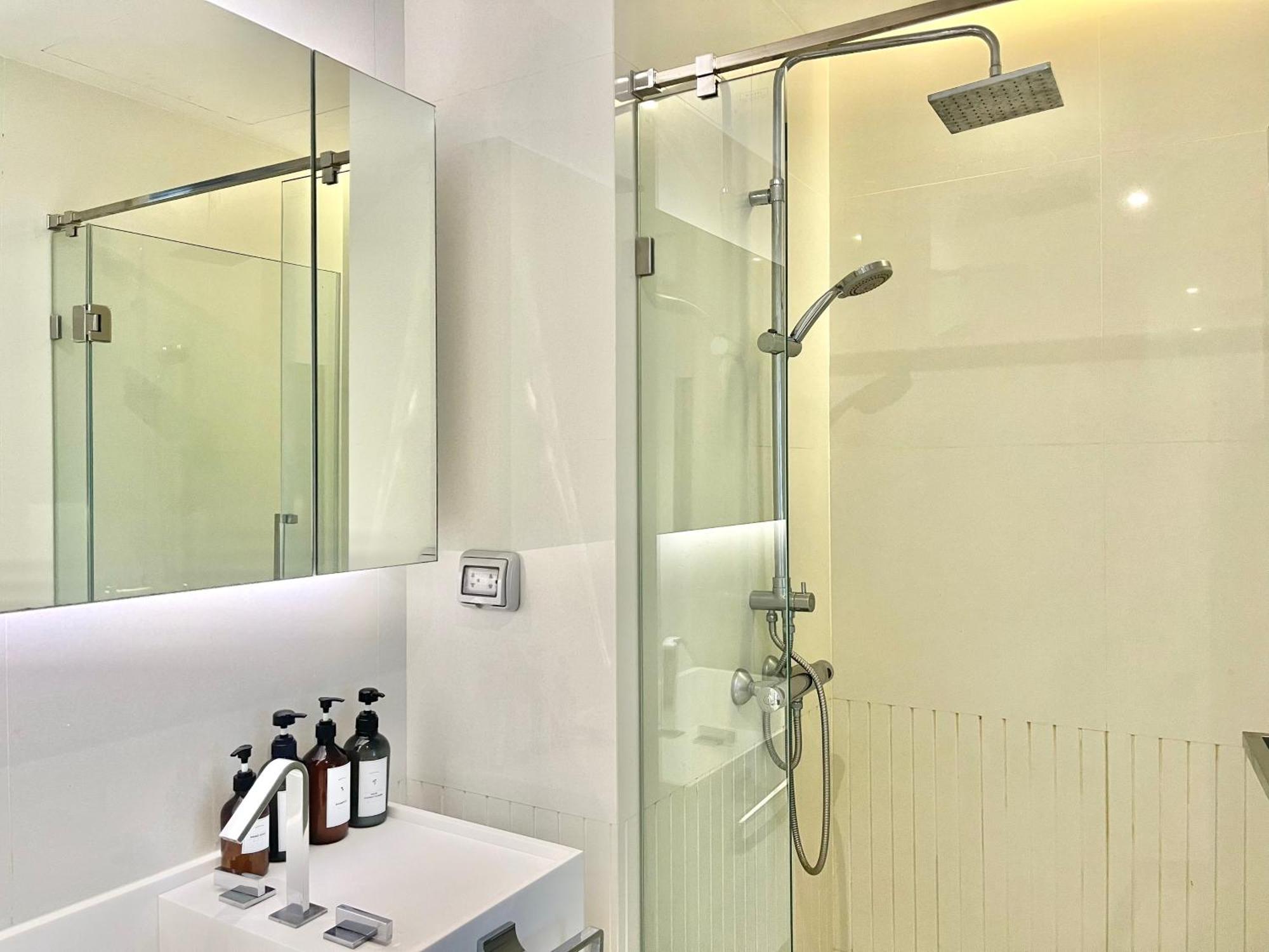 Sukhumvit 11#luxury#pool#gym#bts Nana&mrt Sukhumvit#1br#max2ppl Apartment