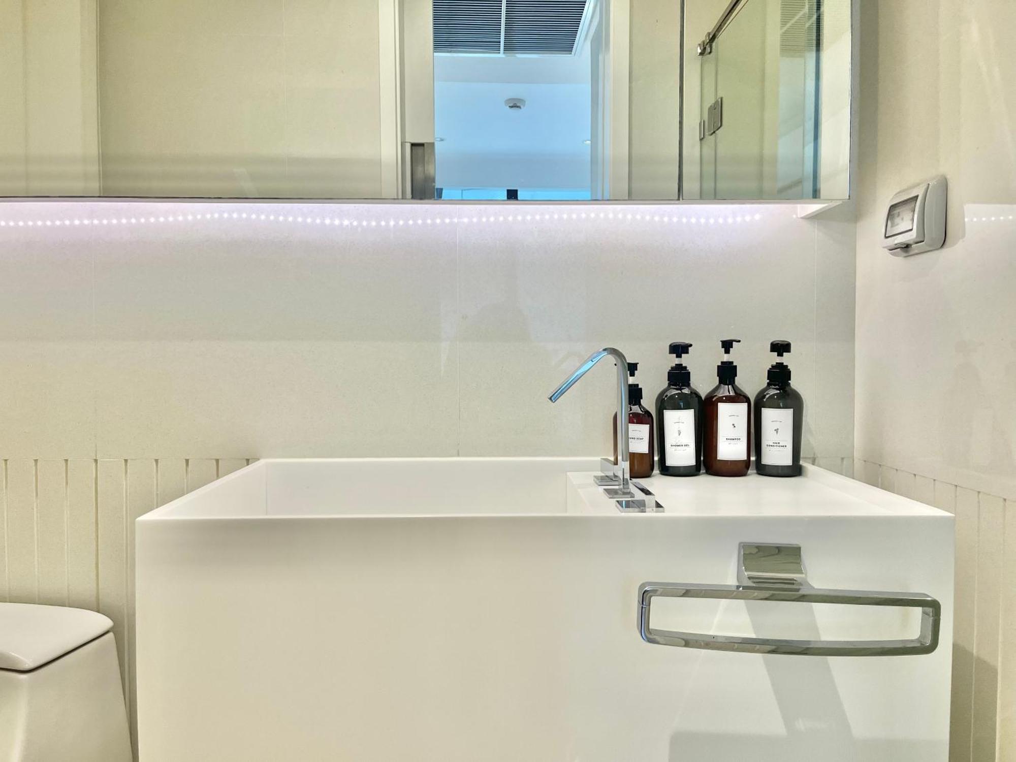 Sukhumvit 11#luxury#pool#gym#bts Nana&mrt Sukhumvit#1br#max2ppl *