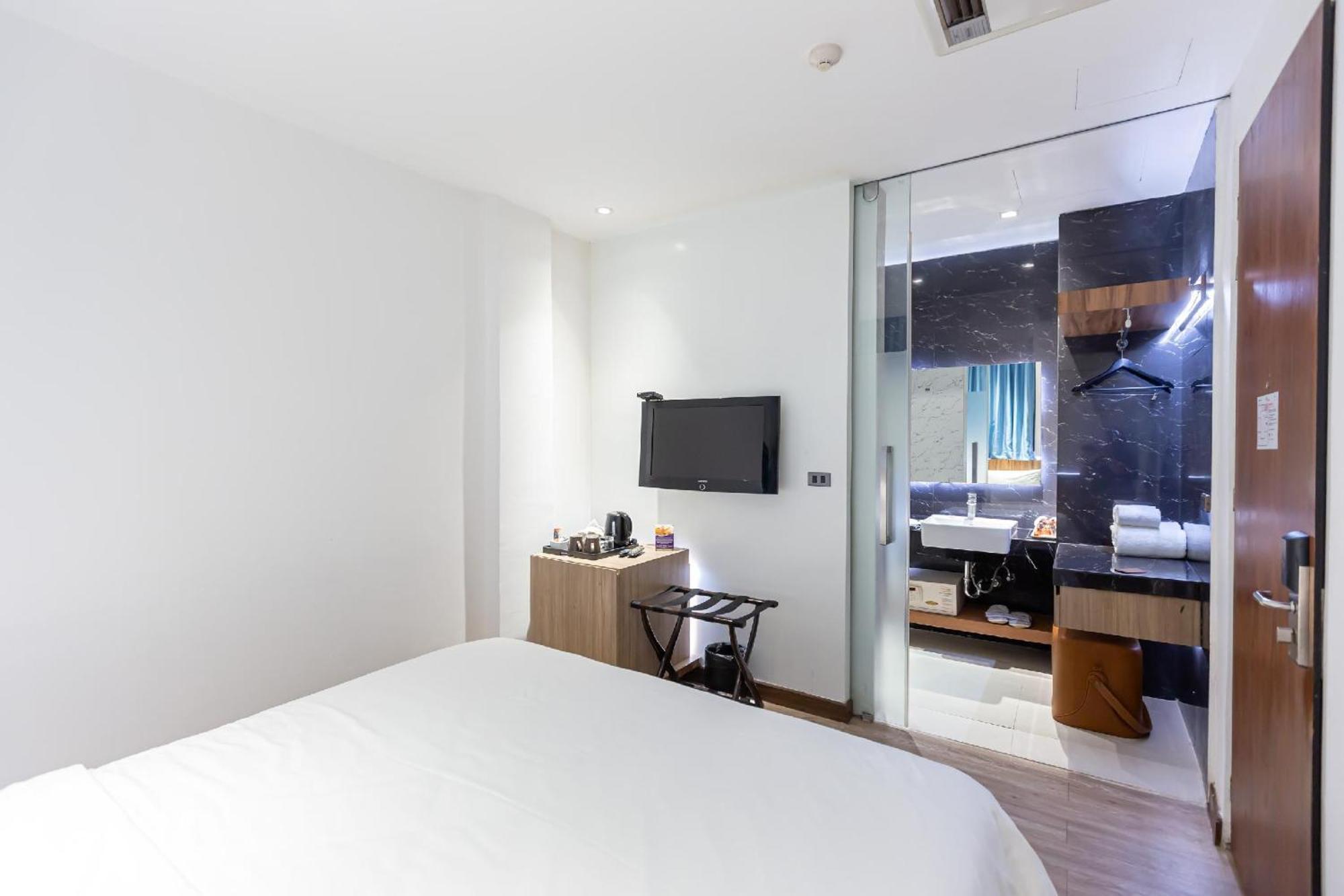 Uno Express Hotel 3*