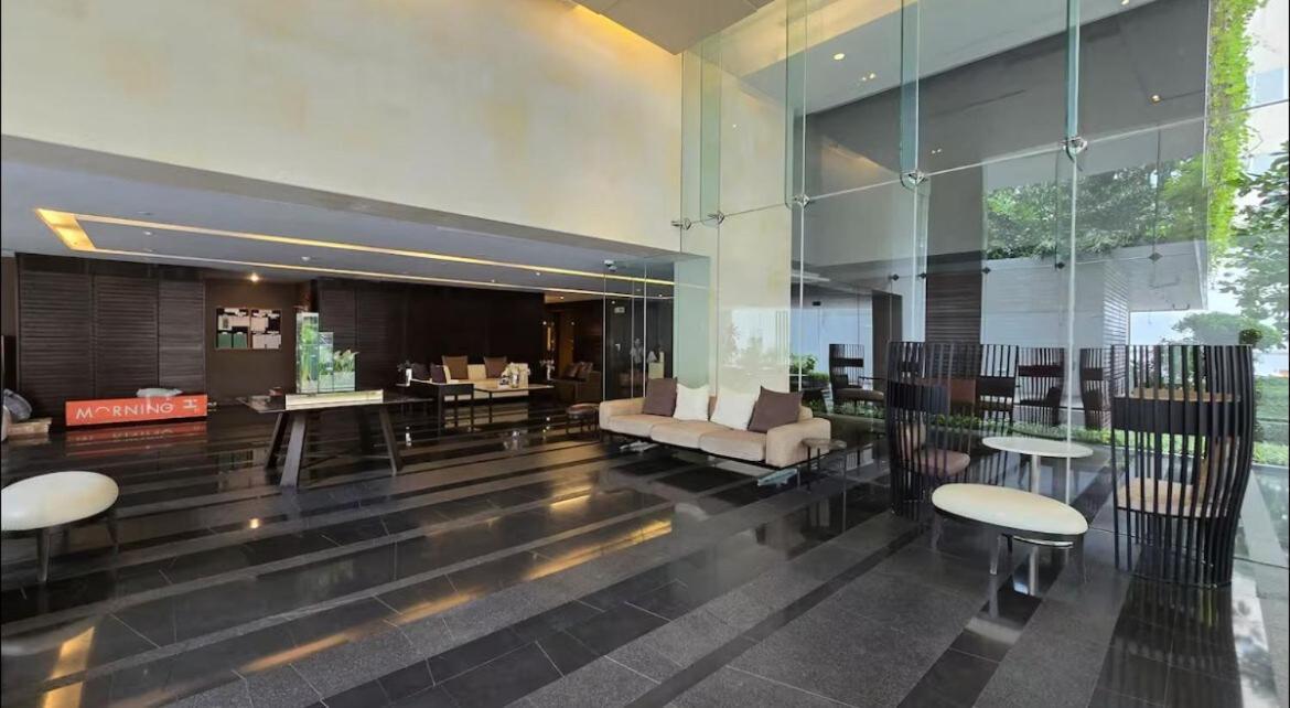 Modern Luxury 55 Sqm Highfloor View Asok Apartment