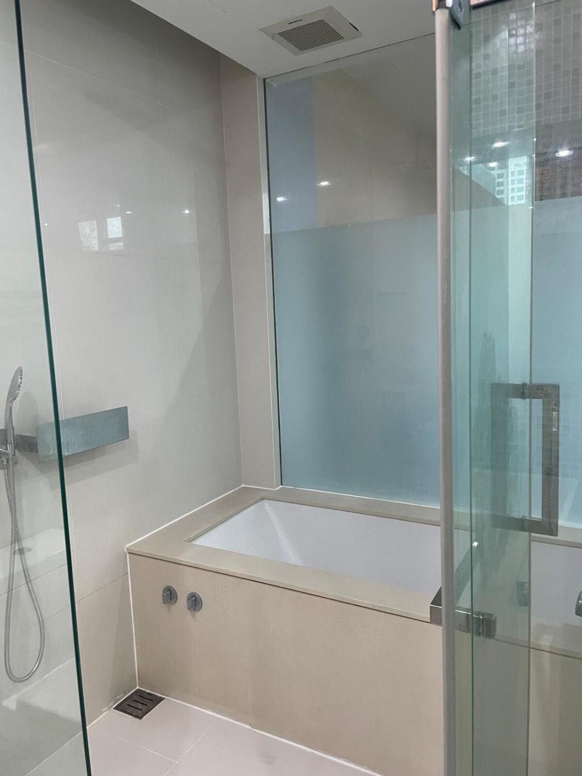 Modern Luxury 55 Sqm Highfloor View Asok Apartment