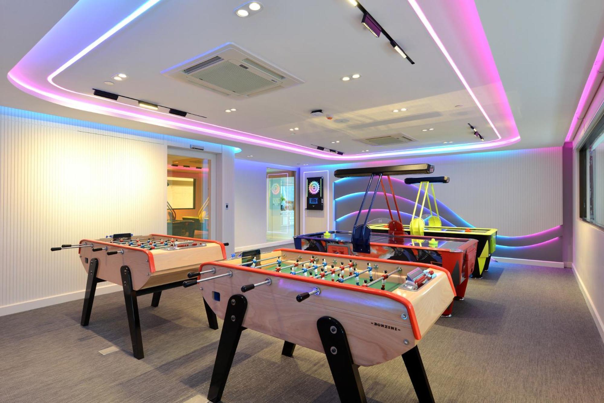 Centre Point Plus Hotel Silom - Newly Renovated Hotel