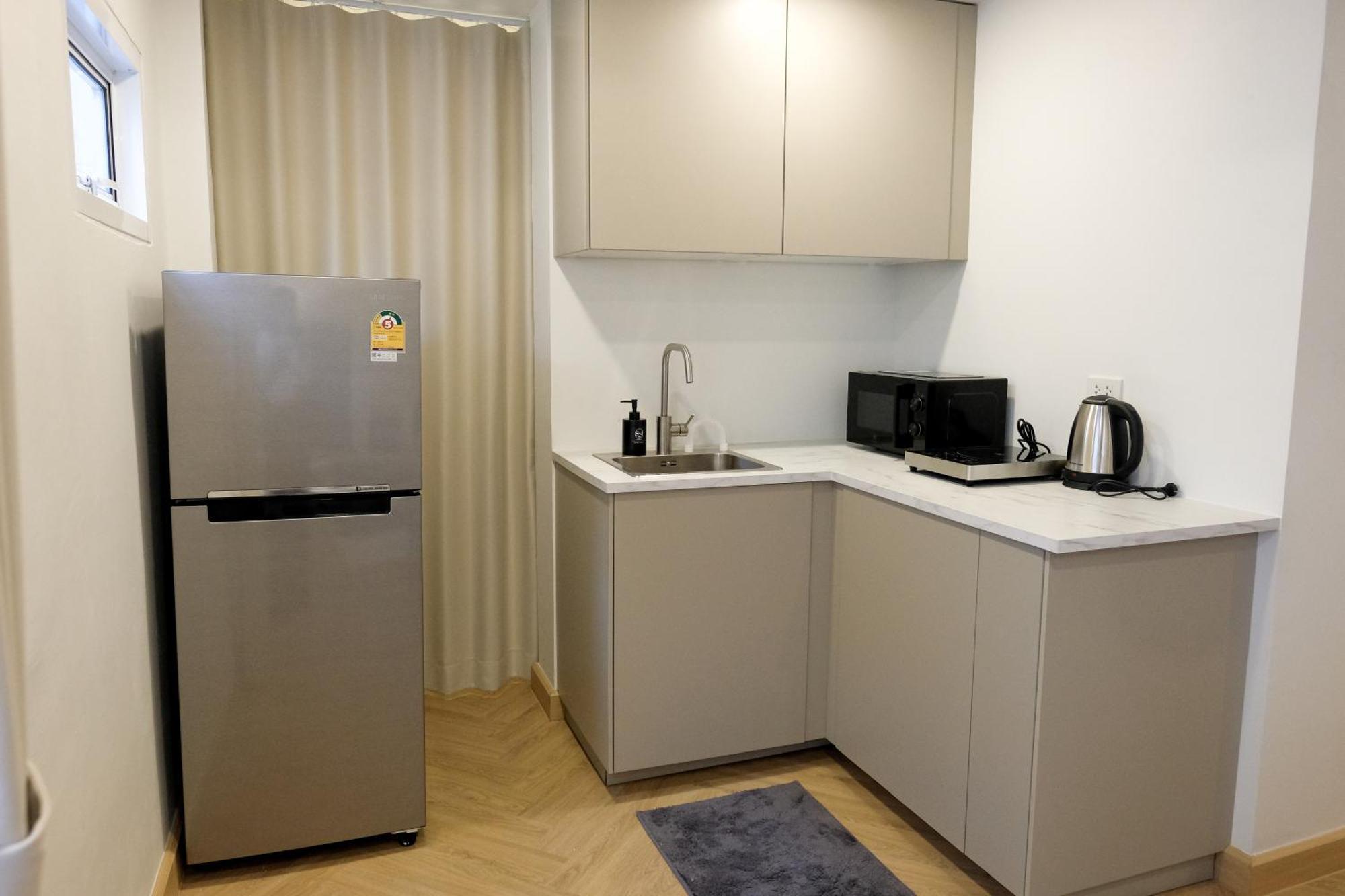 Whole Floor, 3 Bed 3 Bath, 1 Min To Bts Prompong Apartment *