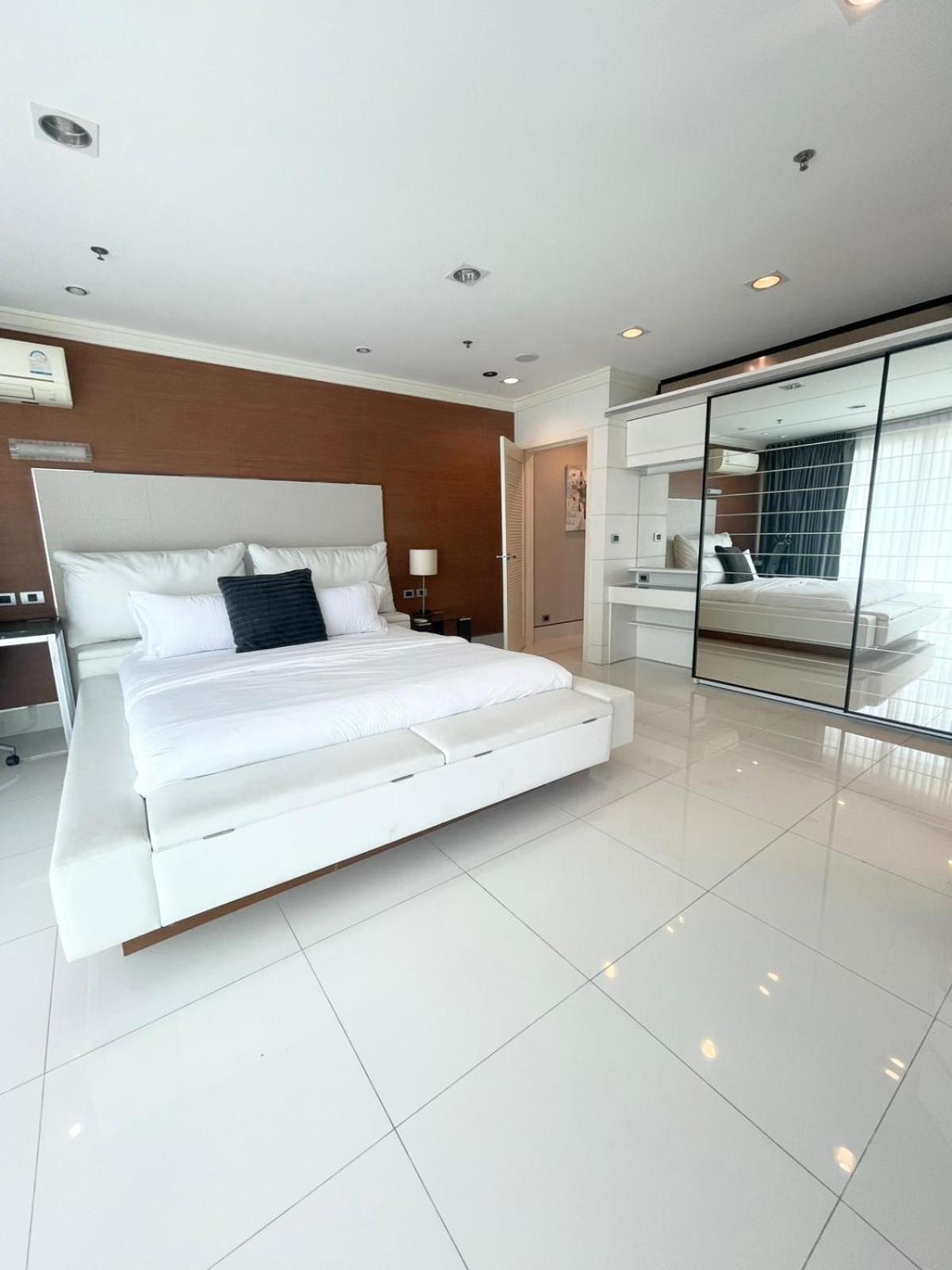 Apartment Extremely Spacious Cool Asoke Sleeps 8 *