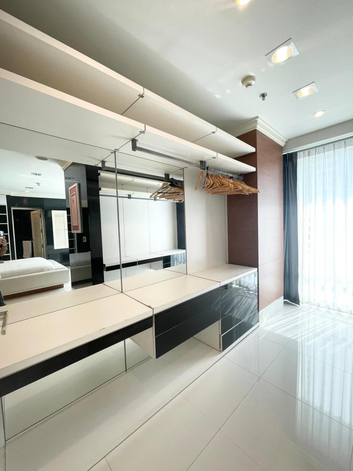 Extremely Spacious Cool Asoke Sleeps 8 Bangkok