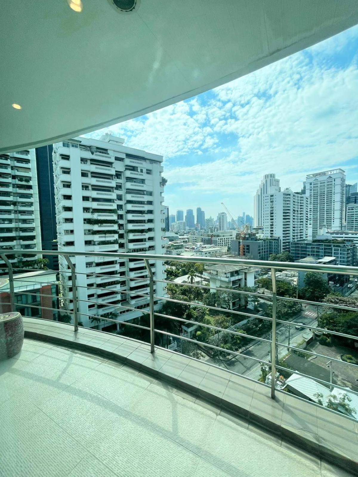 Extremely Spacious Cool Asoke Sleeps 8