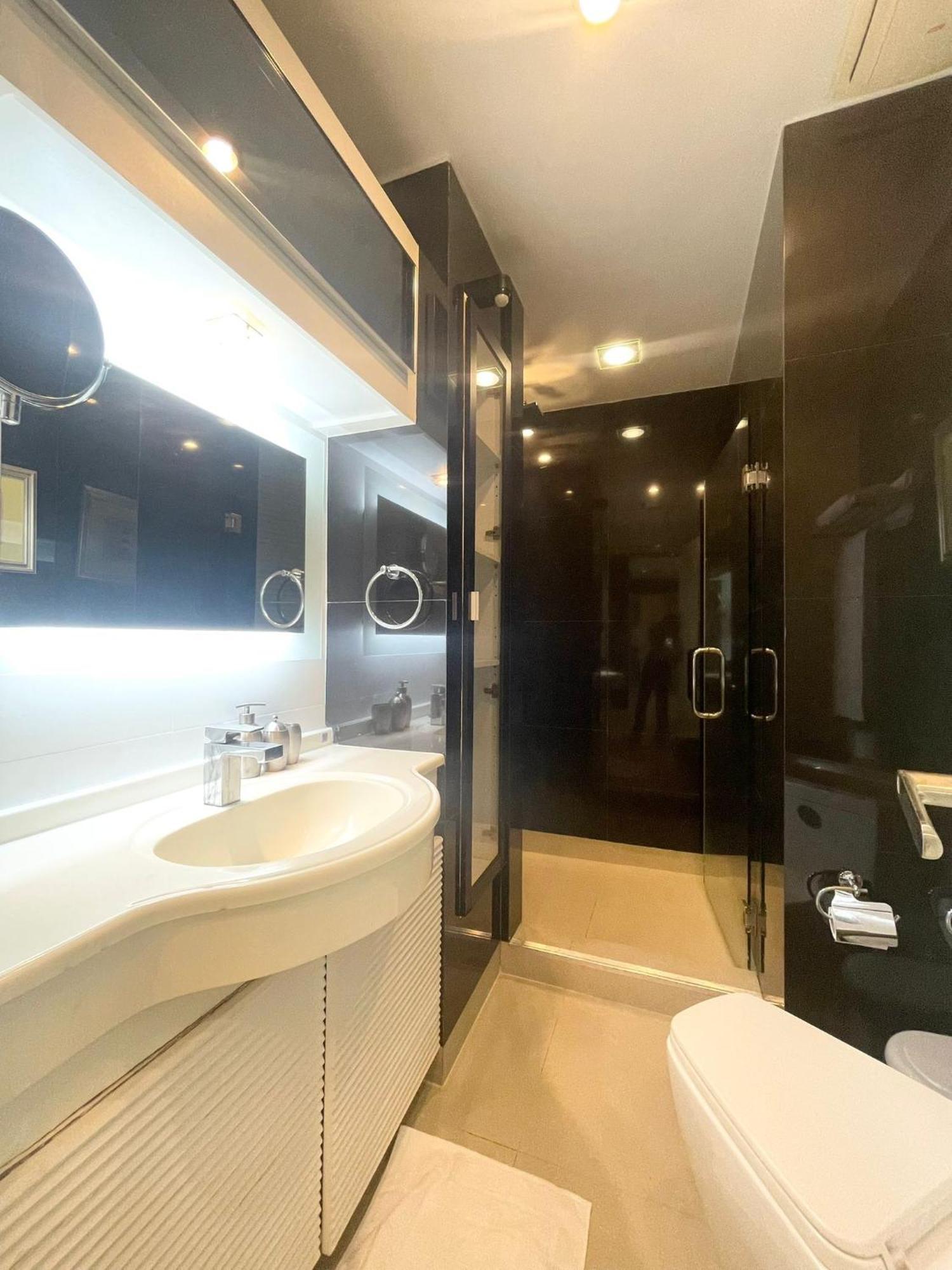 Apartment Extremely Spacious Cool Asoke Sleeps 8 Bangkok