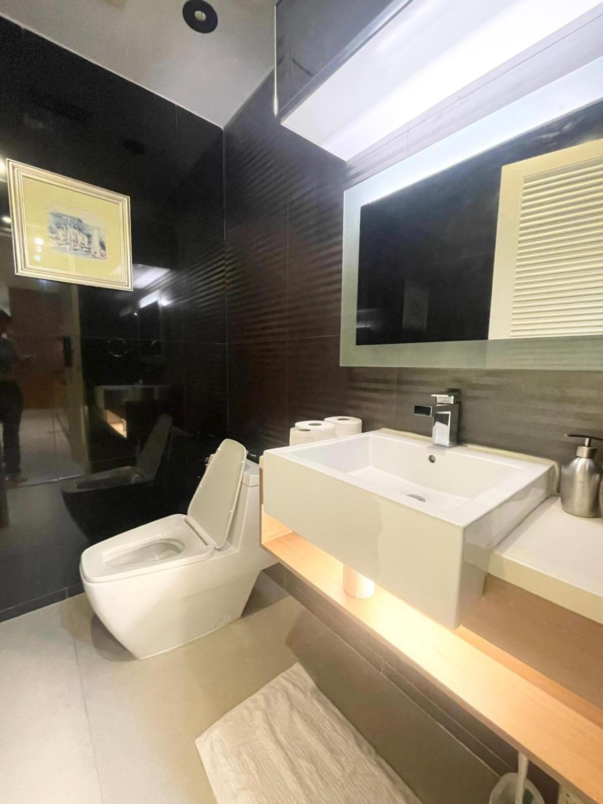 Apartment Extremely Spacious Cool Asoke Sleeps 8