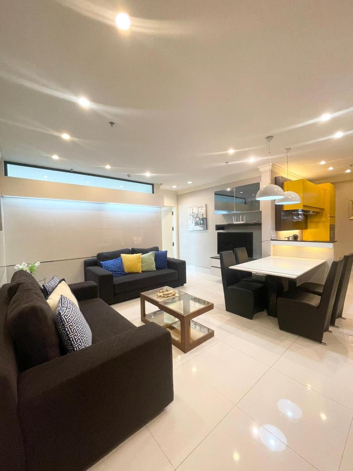 Apartment Extremely Spacious Cool Asoke Sleeps 8 *