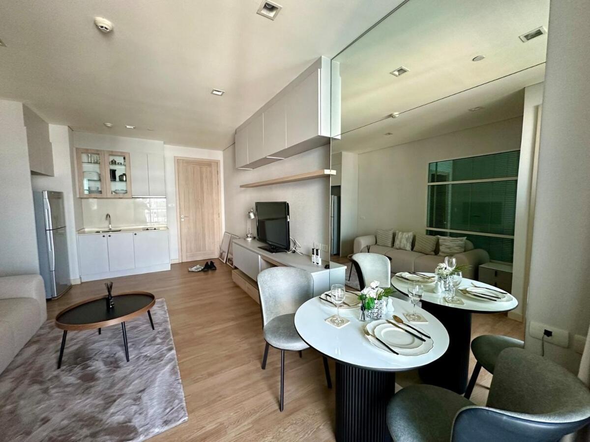 Luxury At Watthana Apartment